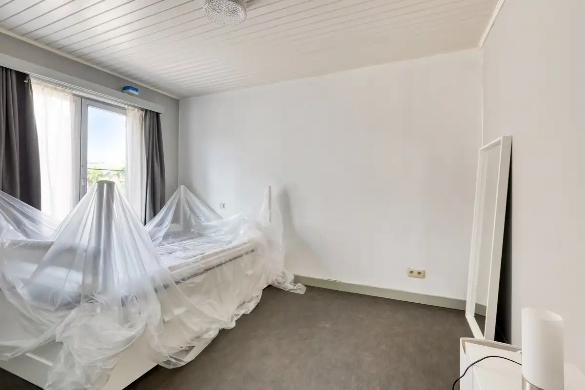 Rustig gelegen gelijkvloers woning met 2 slpks en ruime zolder. foto 12