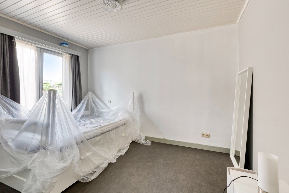 Rustig gelegen gelijkvloers woning met 2 slpks en ruime zolder. foto 12