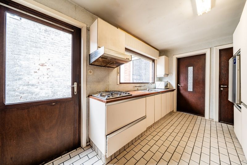 Centrum Izegem : Te renoveren woning in centrum Izegem foto 9