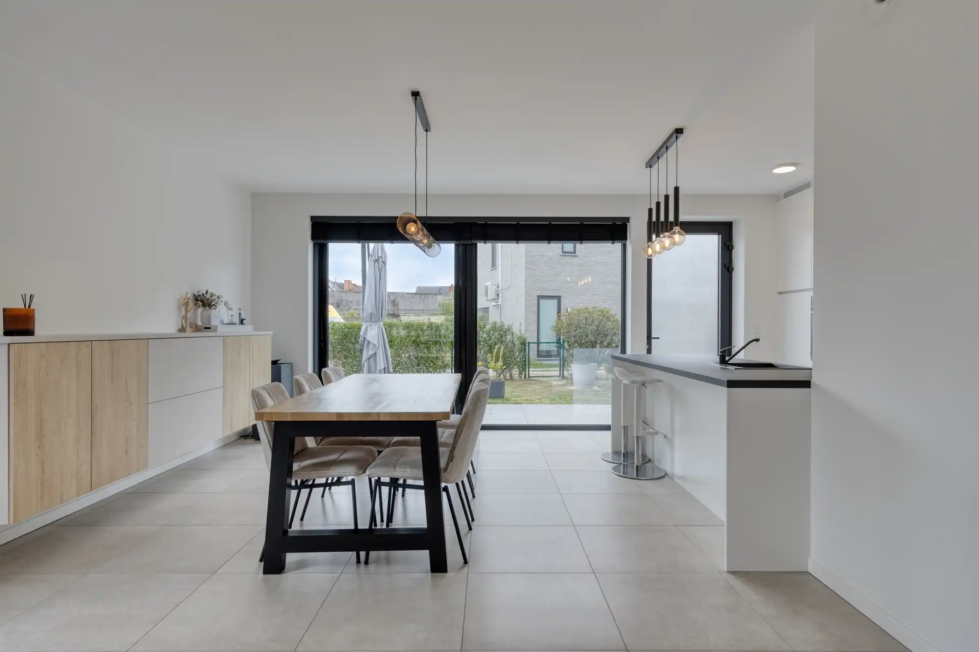 Prachtige nieuwbouwwoning (onder Registratierechten) foto 9