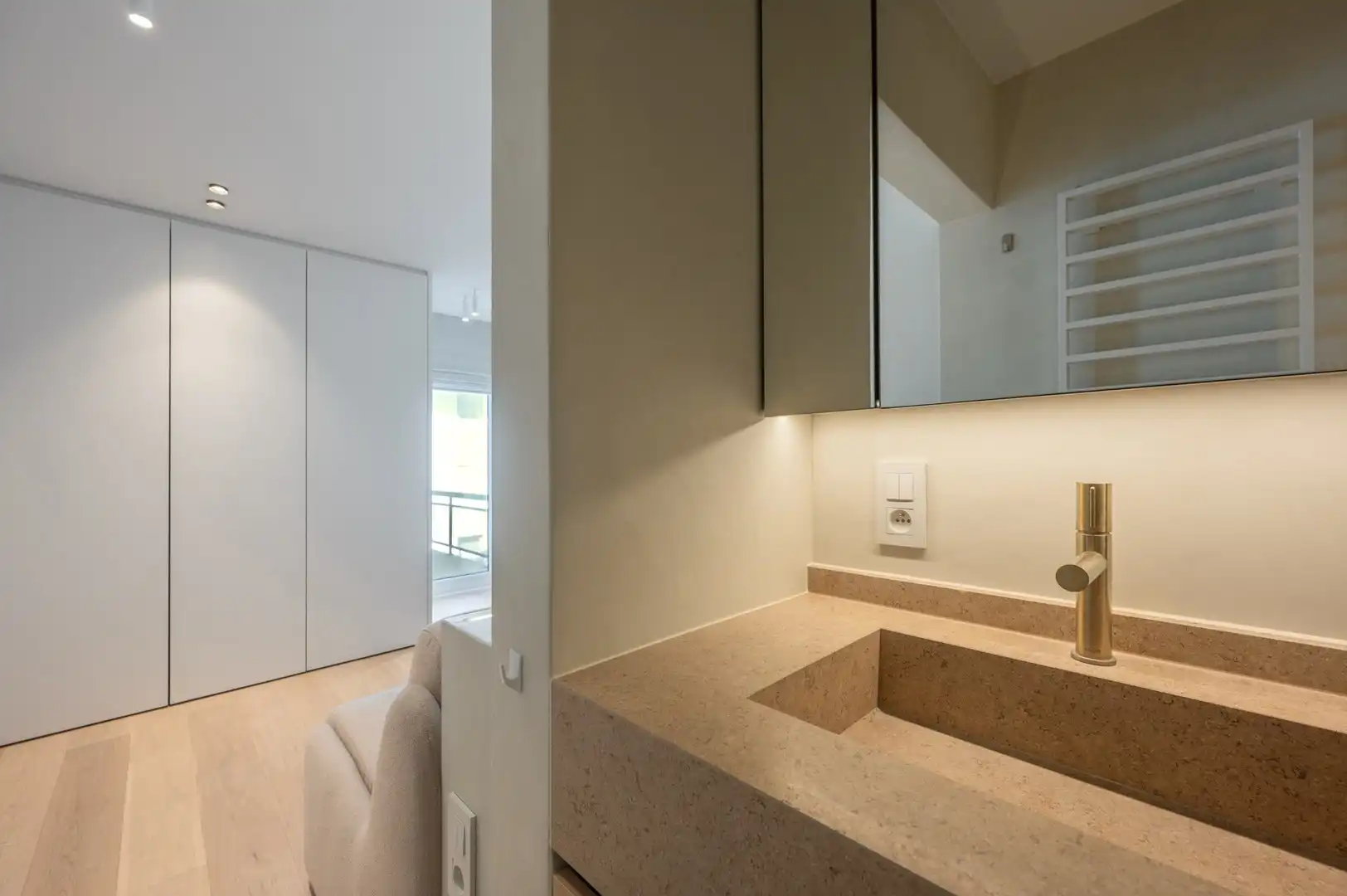 Luxueus gerenoveerd hoekappartement met zeezicht vlakbij de wandeldijk in het Zoute. foto 23