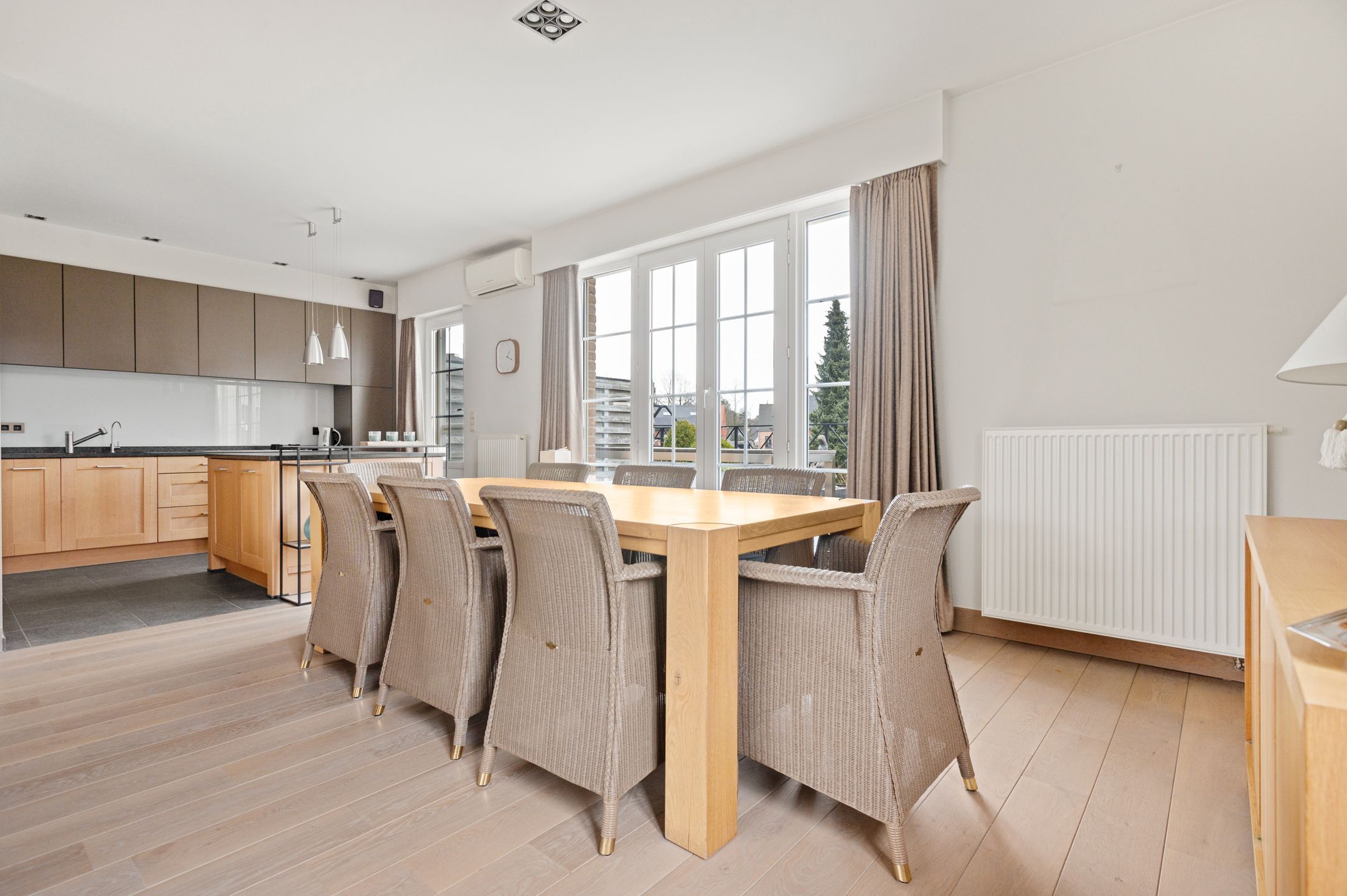 Duplexappartement met groot terras, zolder & 2 staanplaatsen foto 9