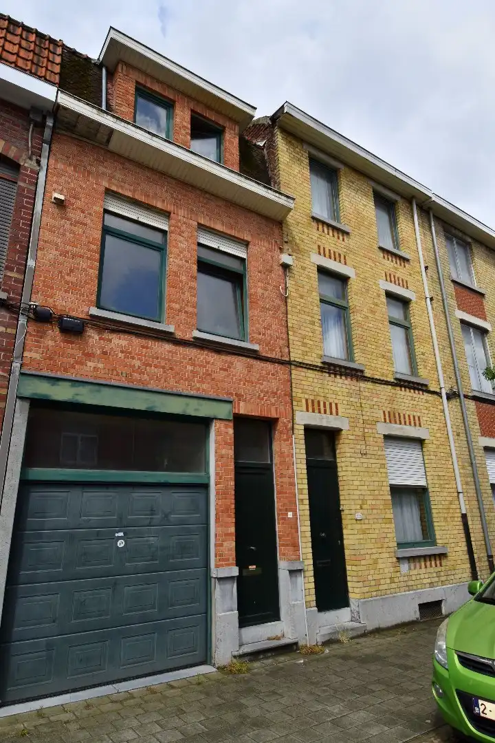 Ruime 3-slaapkamerwoning met bovenliggend appartement (woning) te koop in centrum-Kortrijk foto 16