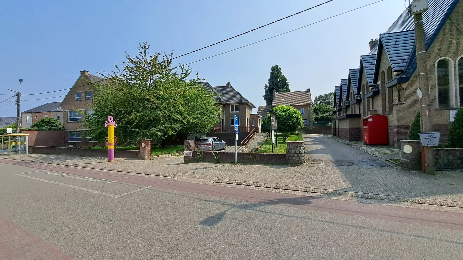 Multifuntioneel gebouw zijnde voormalig schoolgebouw foto {{pictureIndex}}