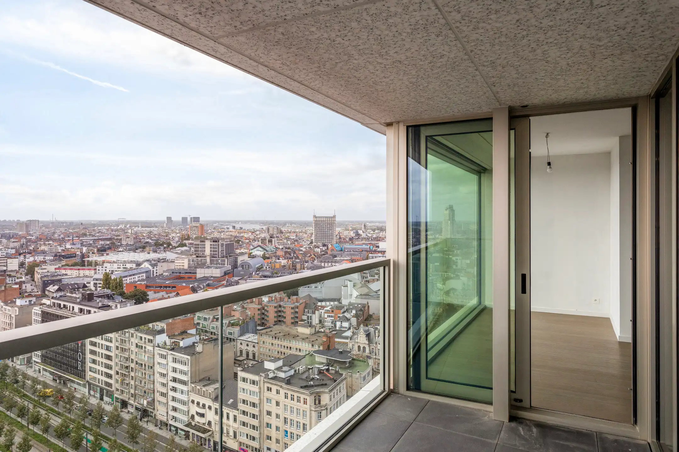 ANTWERPEN - Antwerp Tower  foto 3