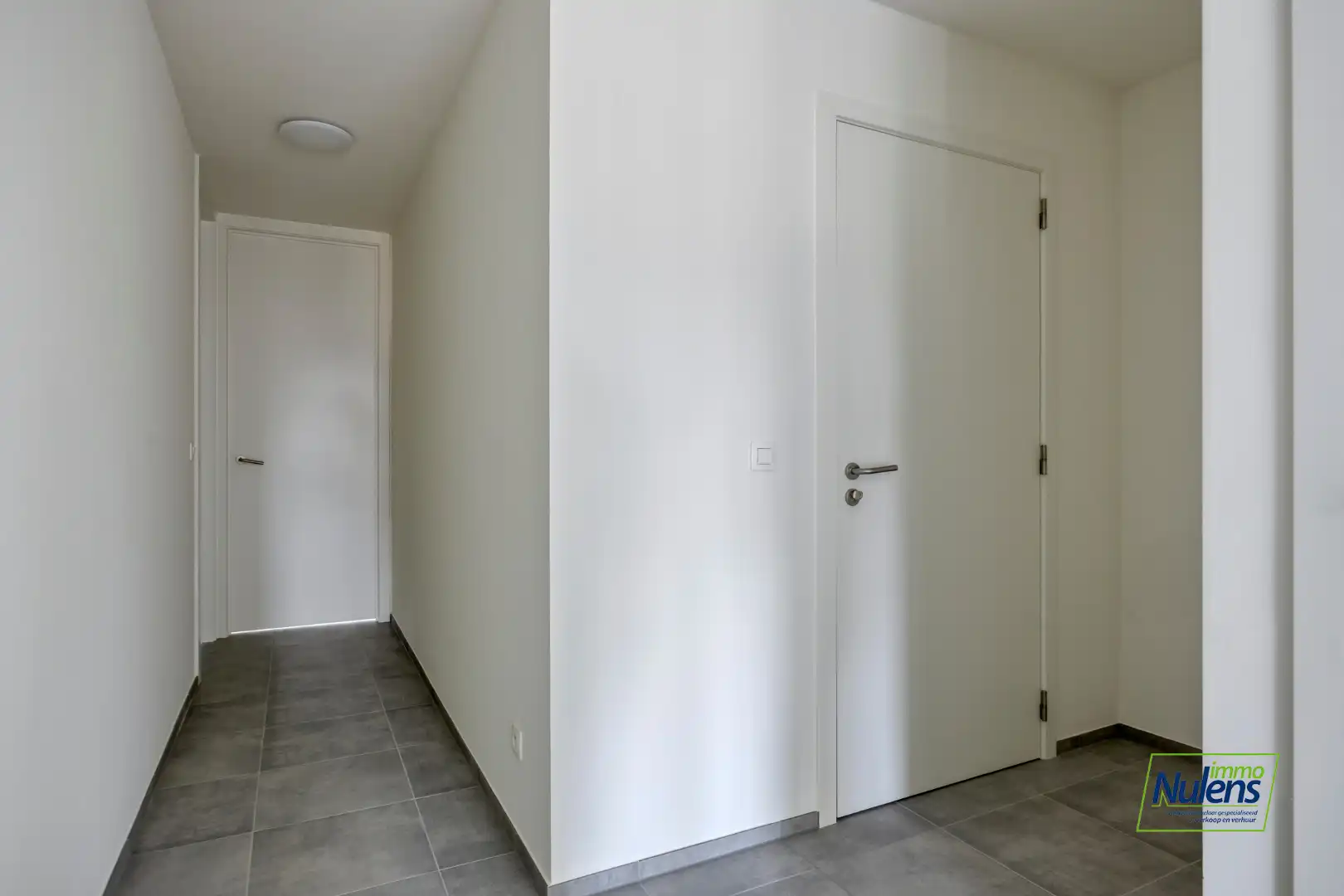 Stijlvol nieuwbouwappartement met 2 slaapkamers en zonnig terras in hartje Lanaken! foto 2