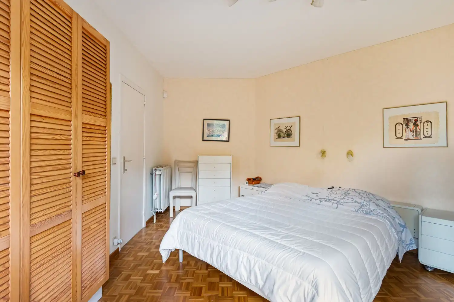 Uniek gelijkvloers appartement met 3 slaapkamers, inpandige garagebox met oprit alsook inpandige staanplaats en tuin in Borsbeek. foto 16