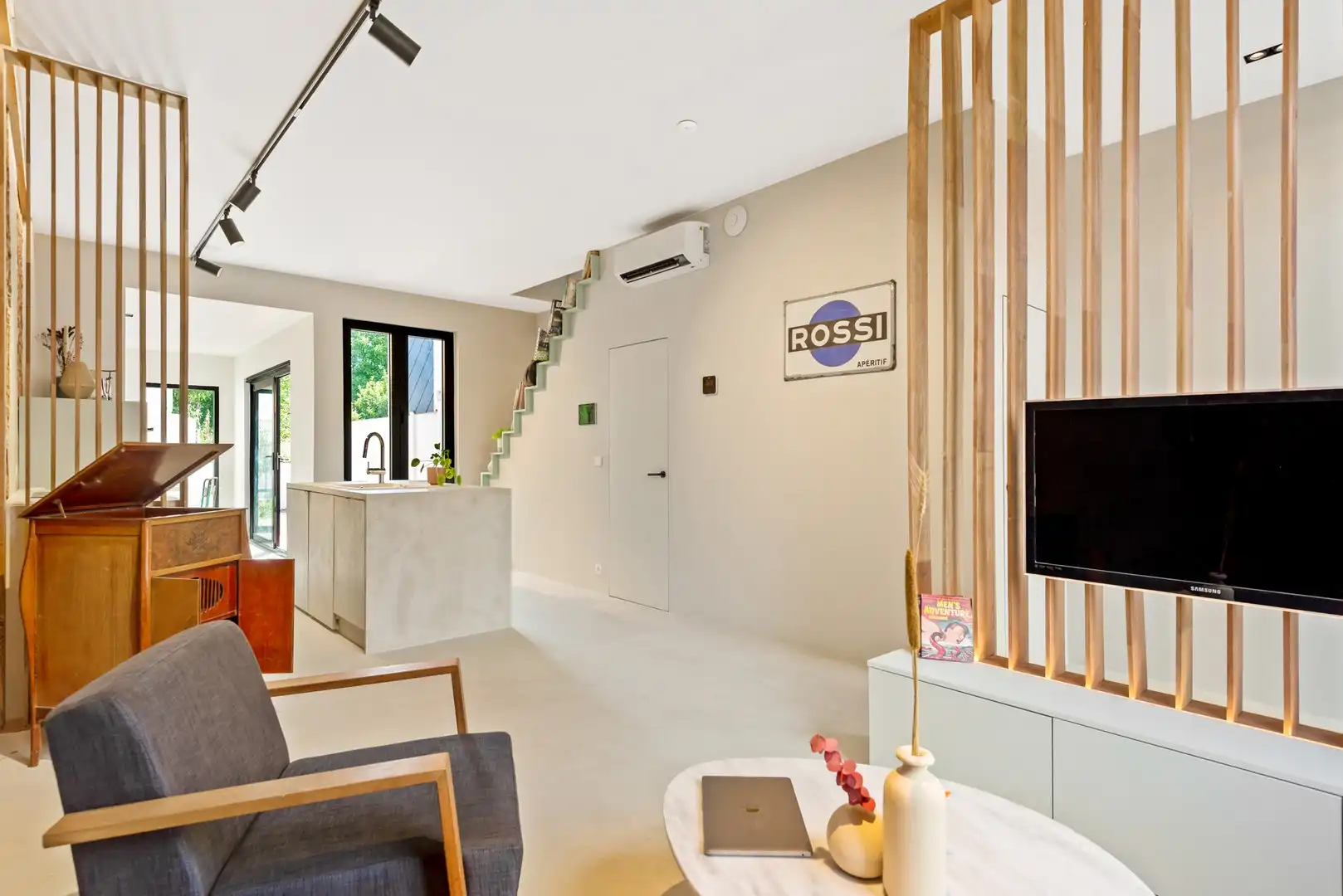 Prachtig gerenoveerde woning met gezellige en zonnige buitenruimte in rustige eenrichtingsstraat foto 7
