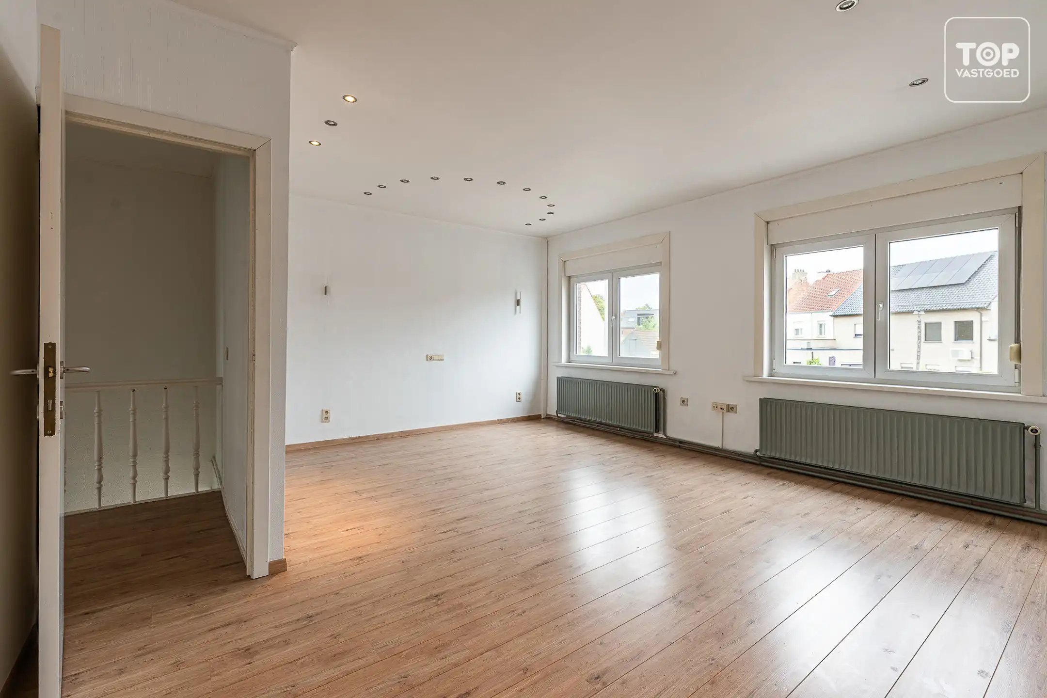 Instapklare gezinswoning met tuin en open zicht foto 15
