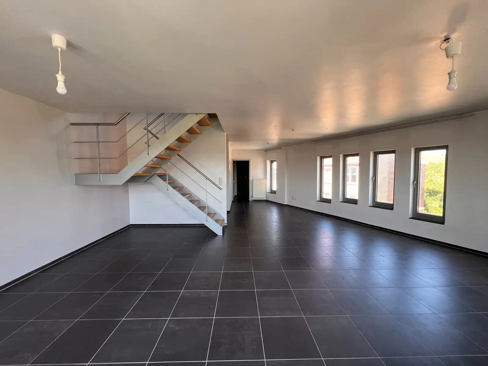 Ruim 2 slaapkamer duplex appartement te huur in Leuven foto 3