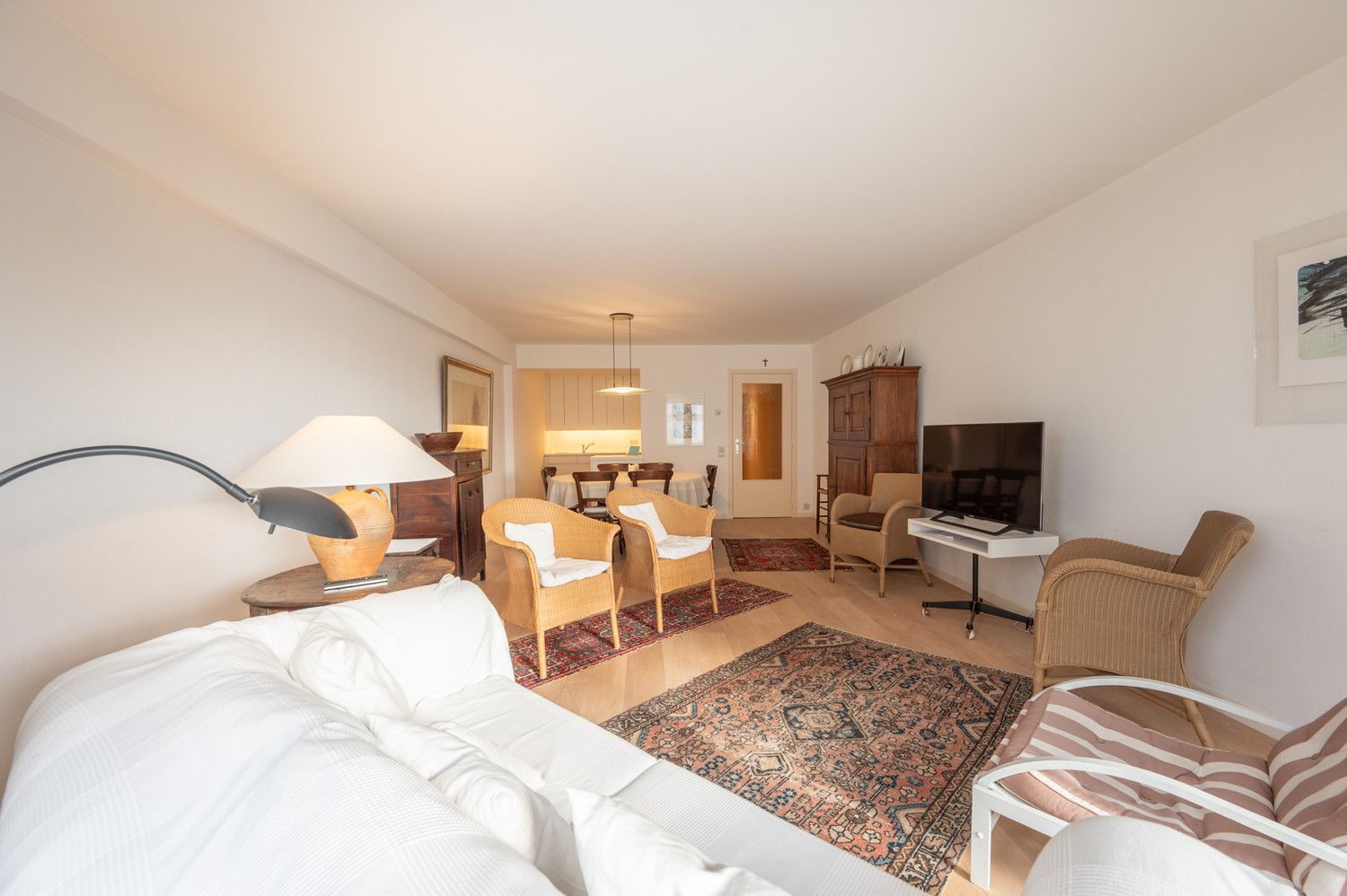 Instapklaar vakantie-appartement met zijdelings zicht op zee foto 7