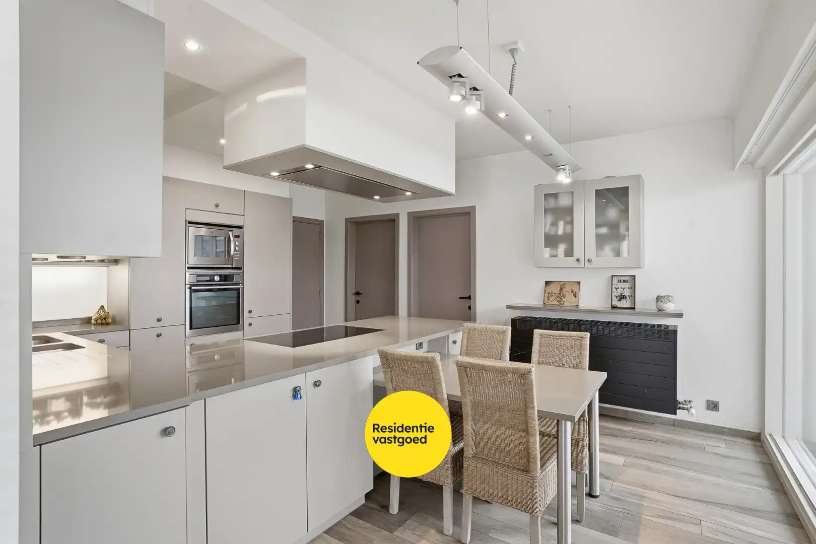 Volledig instapklare open bebouwing in het centrum van Eernegem foto 8