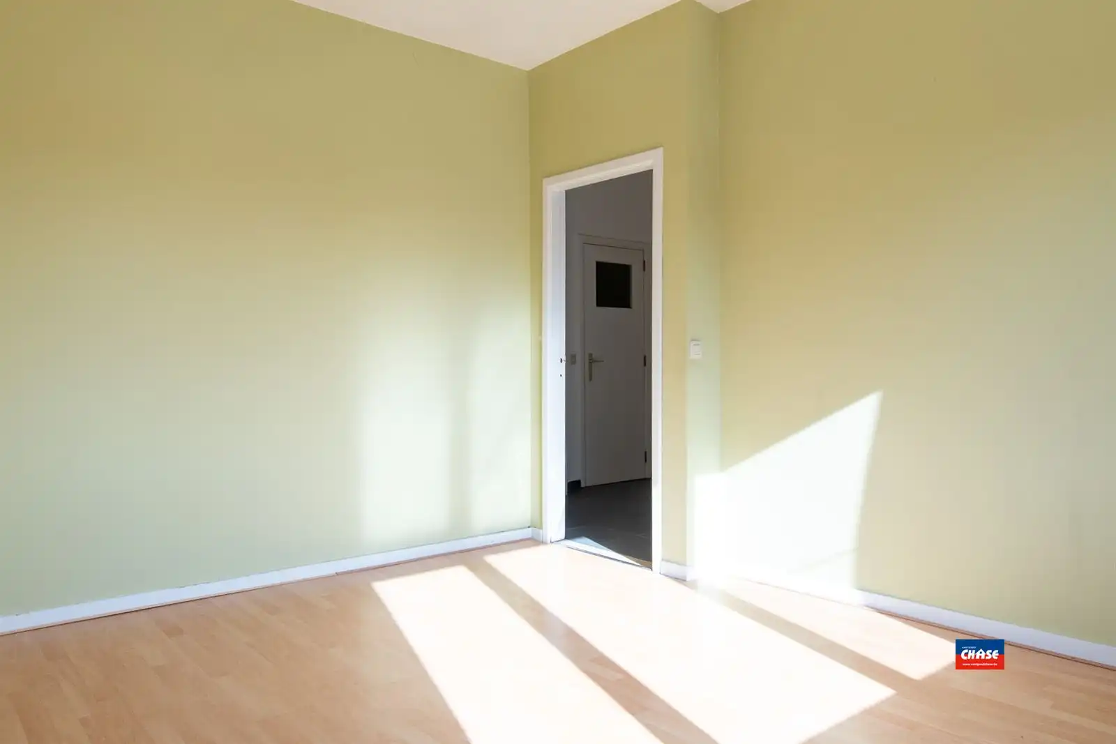 Lichtrijk appartement met terras op de eerste verdieping foto 10