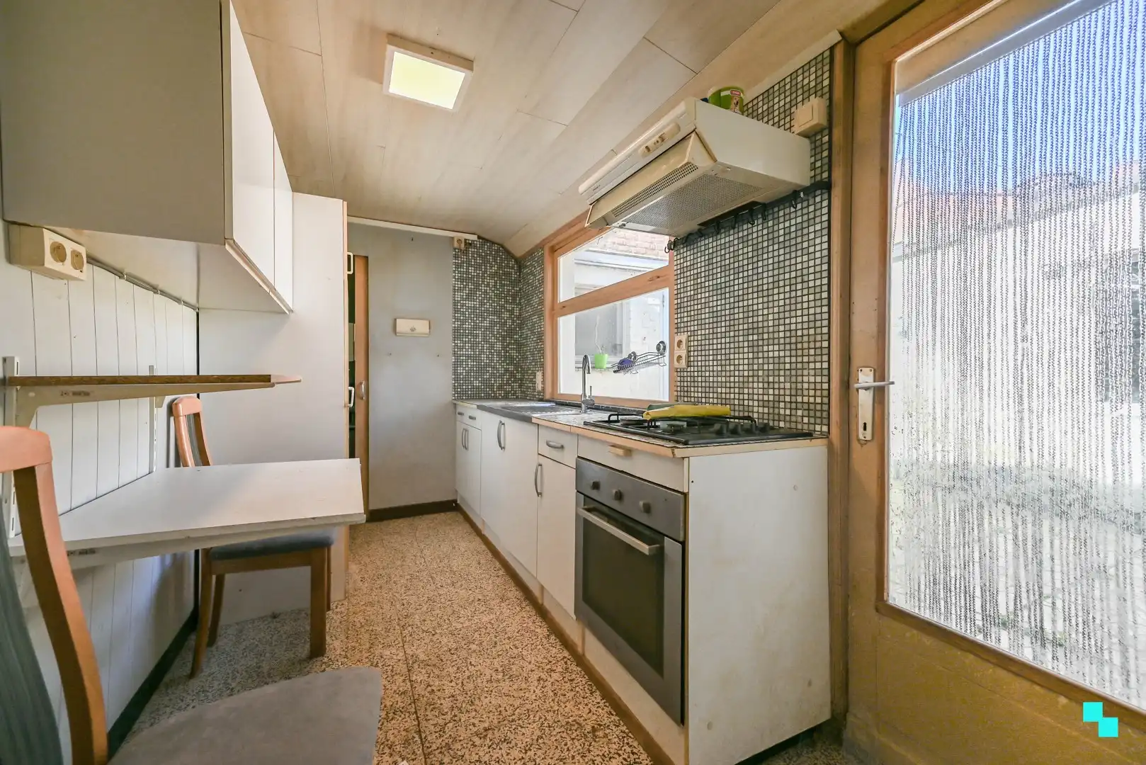 Te renoveren ééngezinswoning met garage te Izegem foto 8