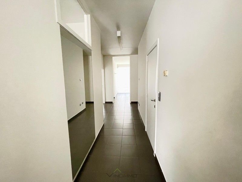 Centraal gelegen ruim appartement met 4 slaapkamers in hartje Knokke foto 4