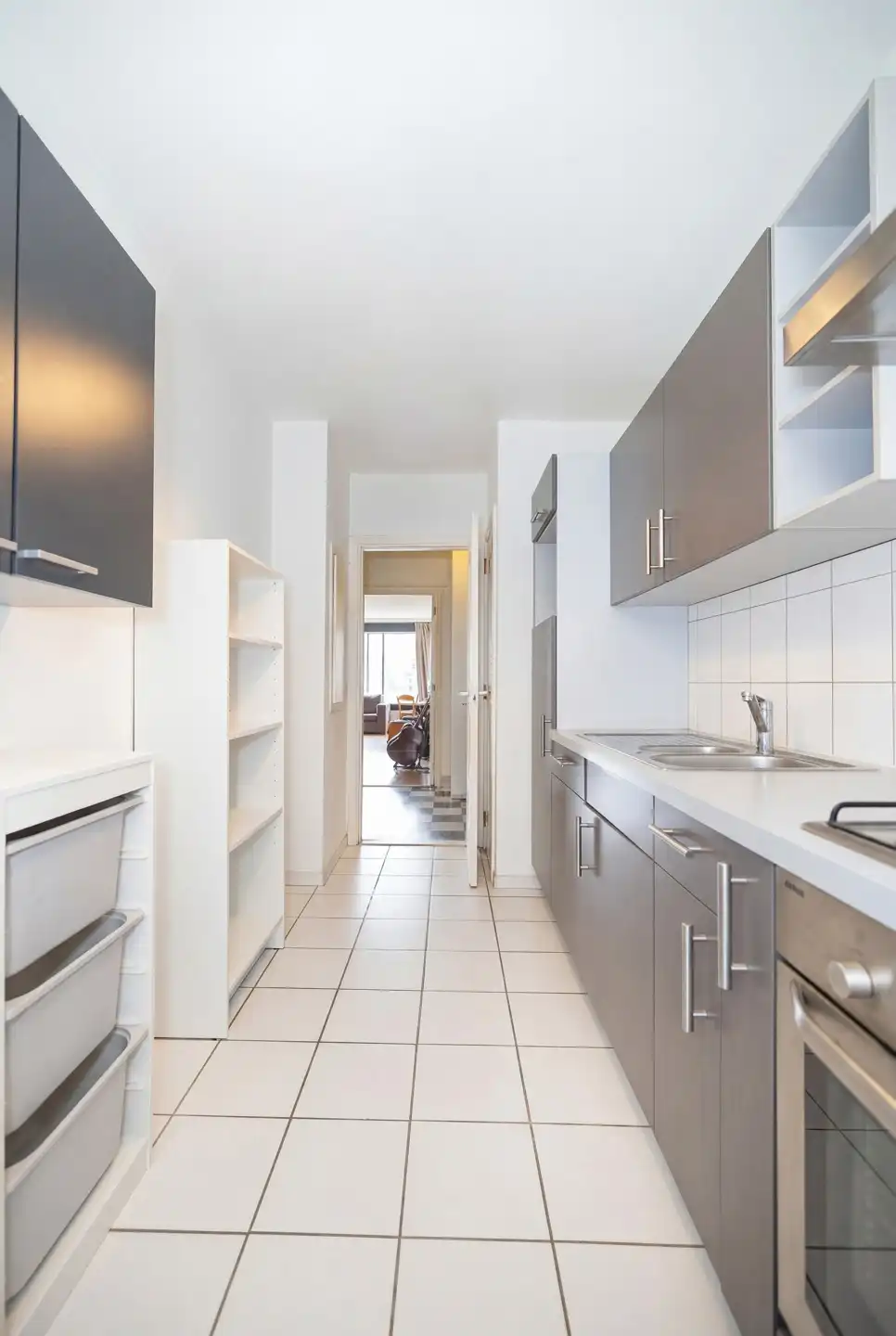 Europese wijk, lichtrijk 2-slaapkamerappartement foto 6