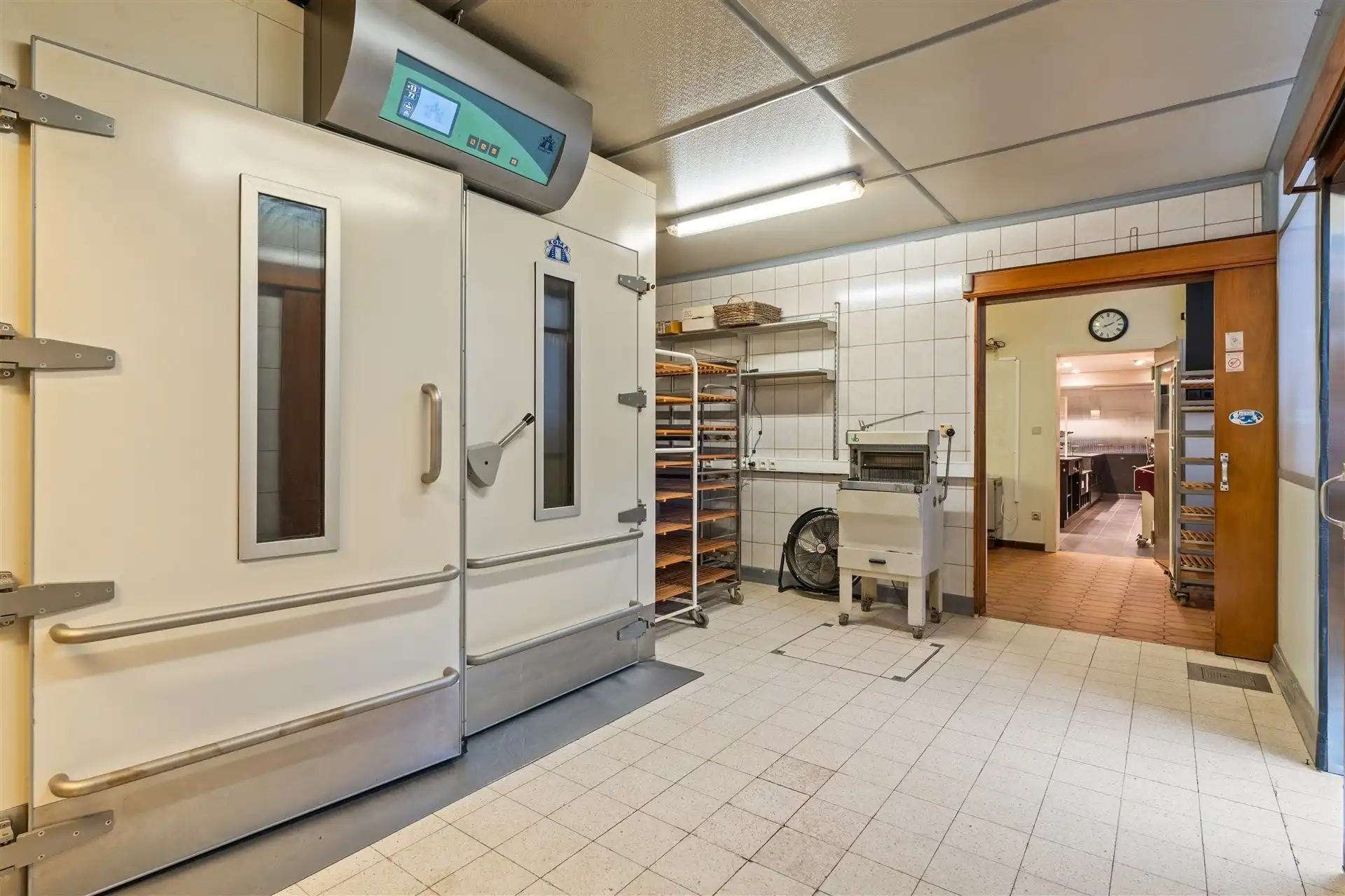 Centrum gelegen bakkerij/handelspand met appartement foto 7