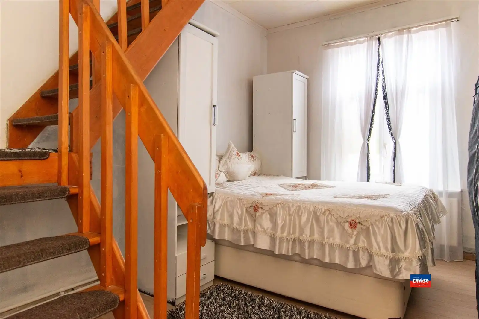 Woonhuis met tien slaapkamers en hangaar foto 20