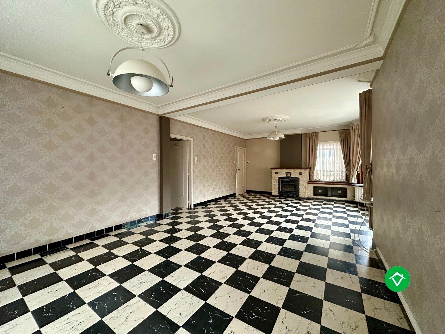 Op te frissen woning met vier slaapkamers te Eernegem foto 3