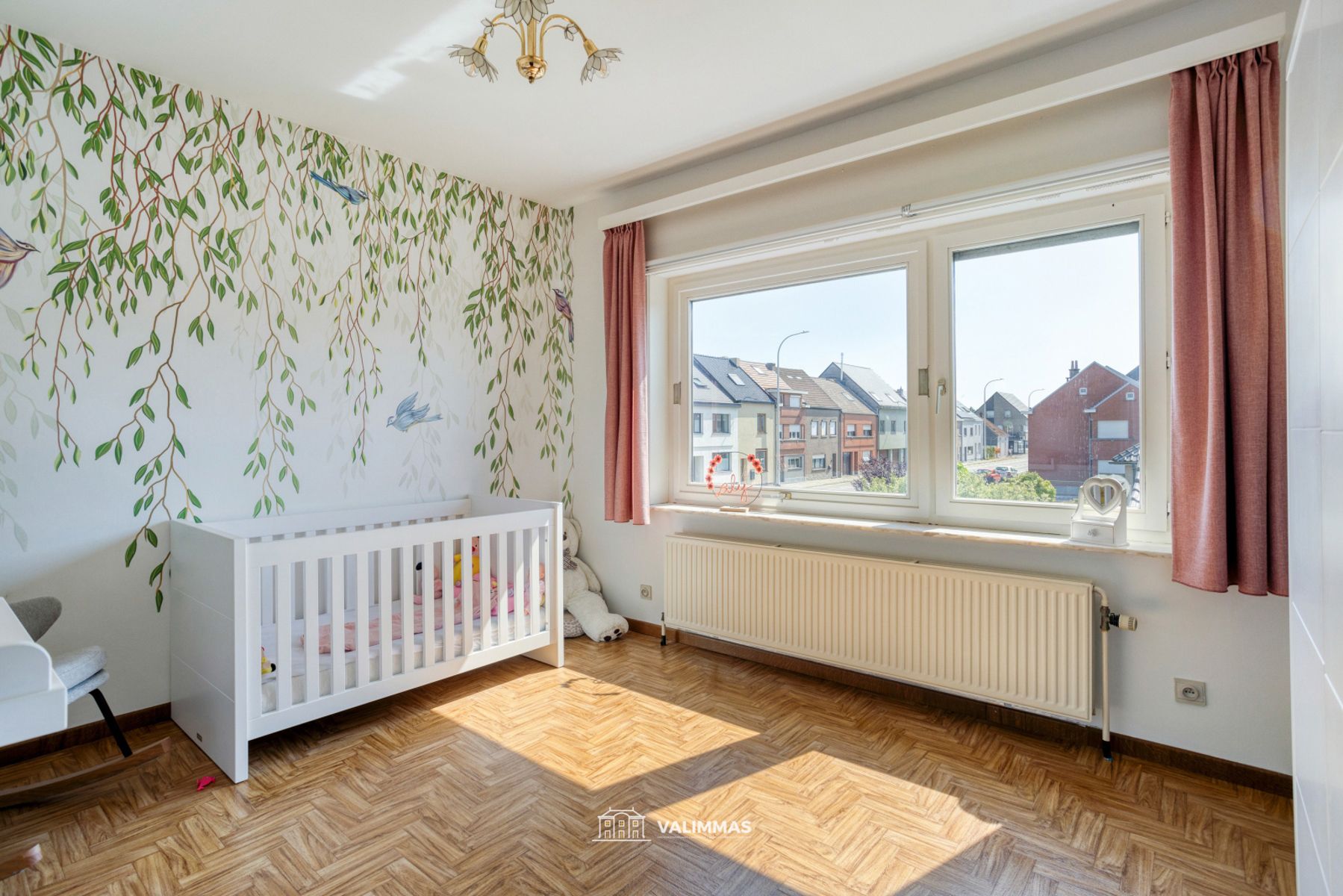 Instapklare & comfortabele driegevelwoning mt garage en tuin foto 18