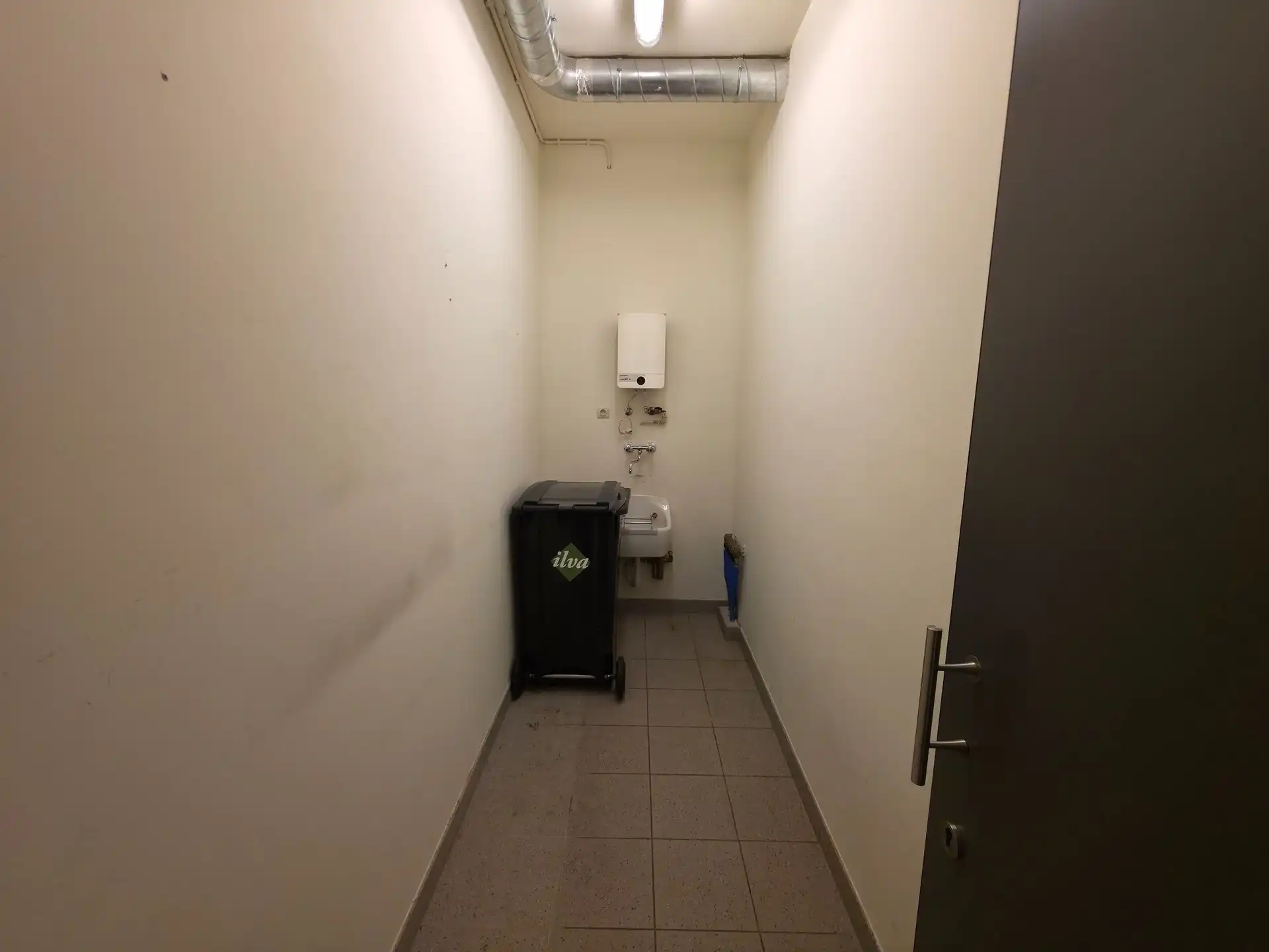 Handelspand/kantoor van 372m² in het hart van Denderhoutem foto 13