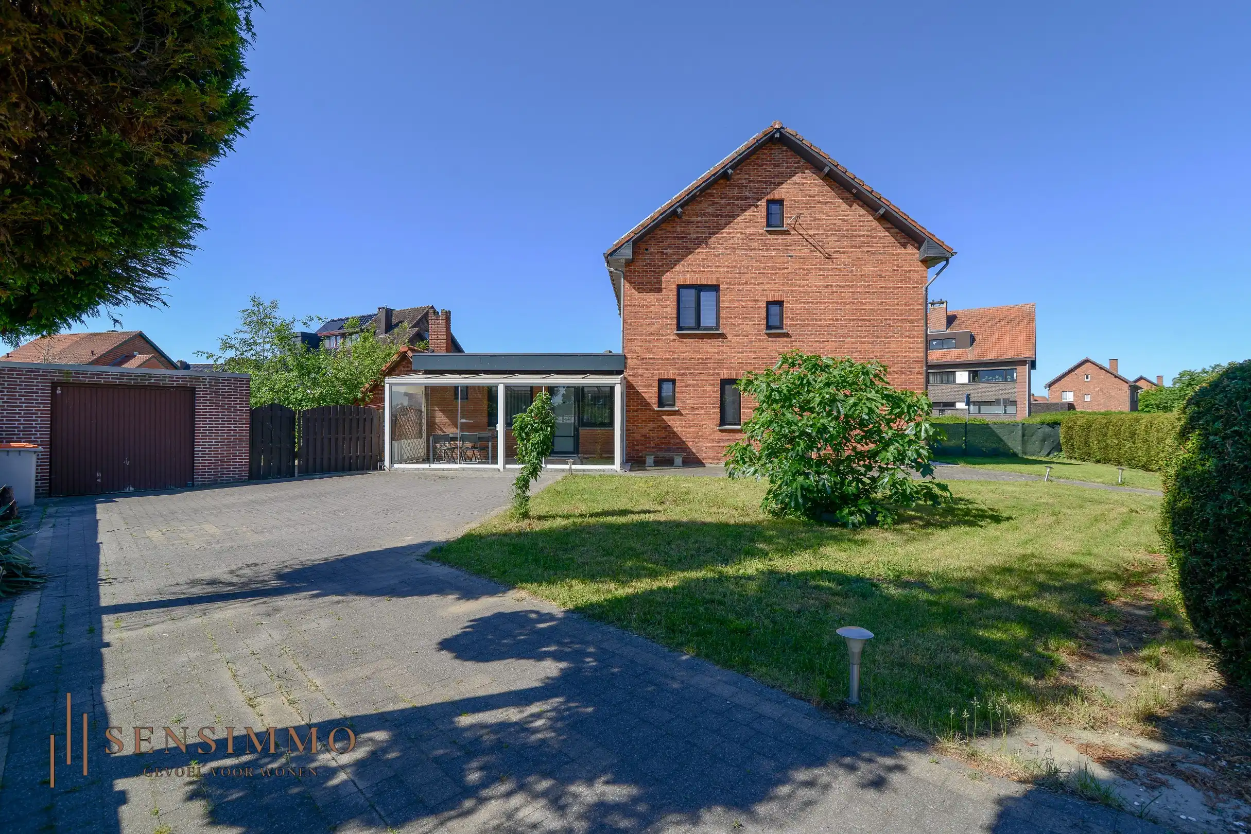 Gerenoveerde 4 slaapkamer woning met zonneanepelen en verzorgde tuin foto 19