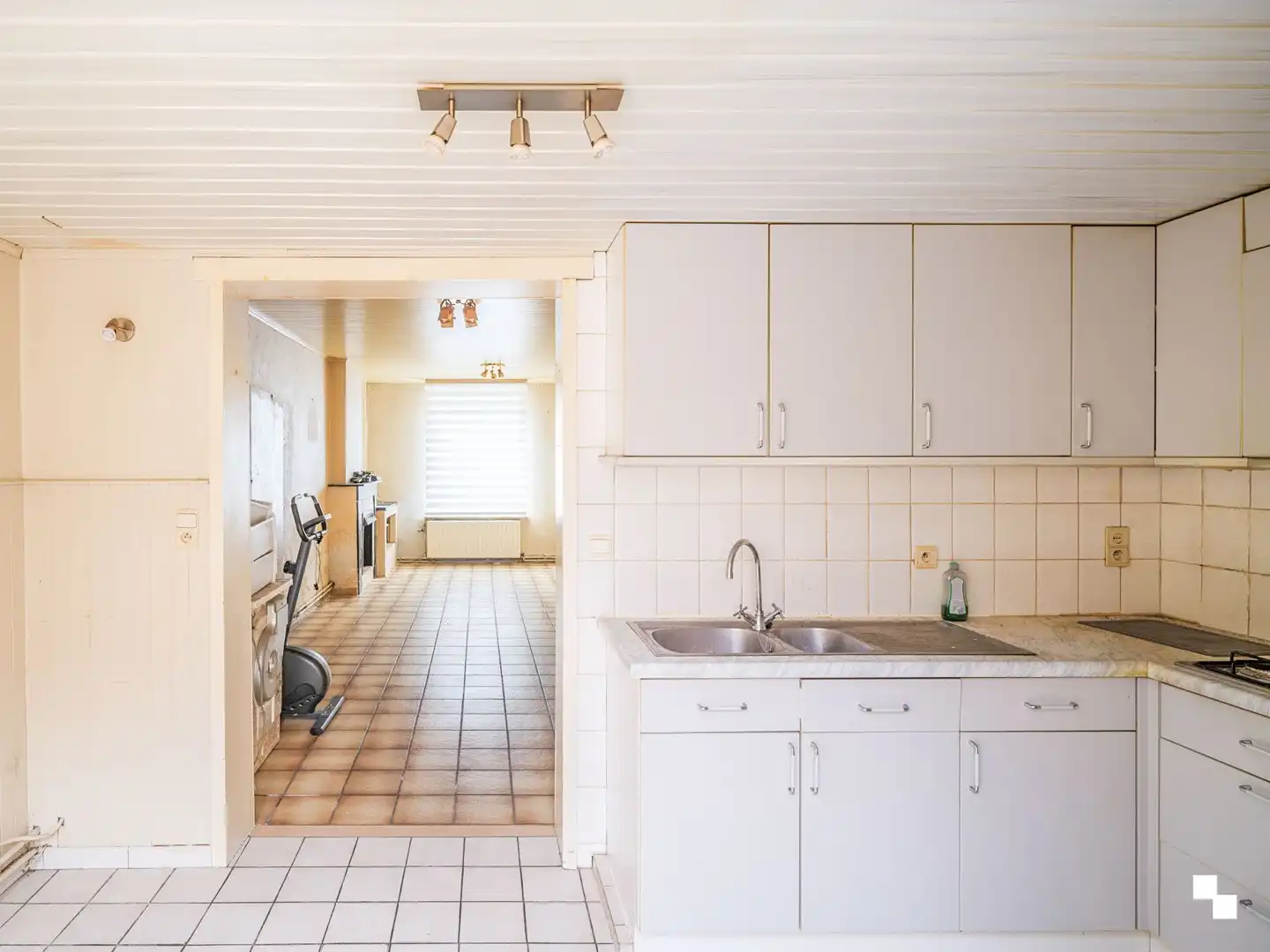 Te renoveren rijwoning met vier slaapkamers te Ledeberg foto 9