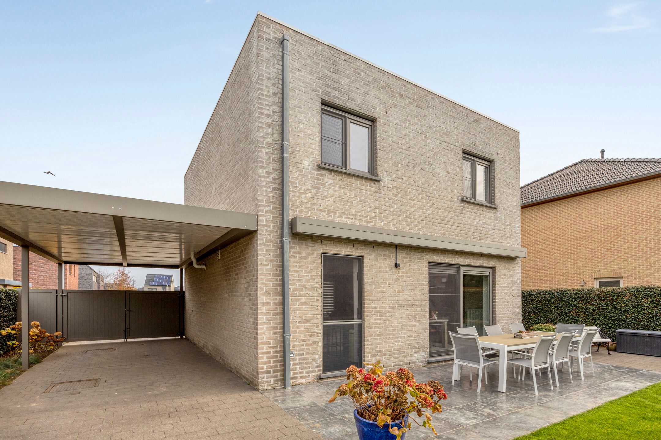 Prachtige recente woning op uitstekende locatie foto 21