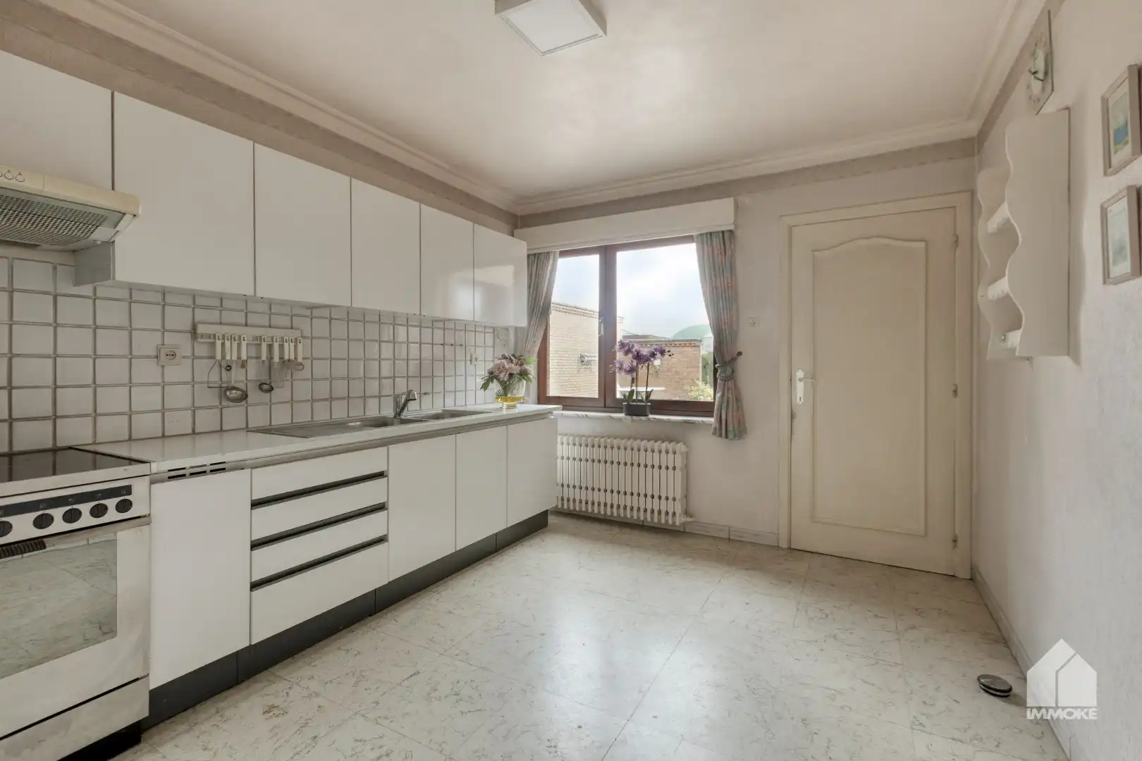 Te renoveren, gelijkvloerse woning op 13a 60ca met 2 slpk en garage. foto 8