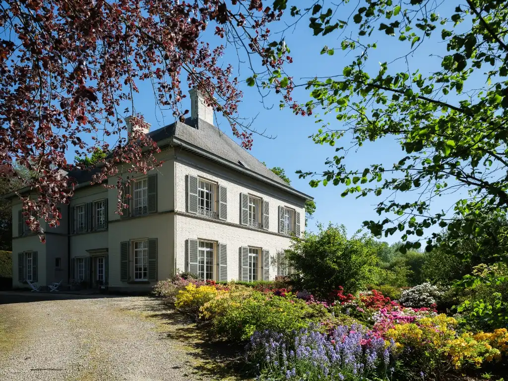 Exclusief landhuis met voormalig koetshuis, gelegen op een prachtig domein van circa 34.000 m² in Evergem foto 3