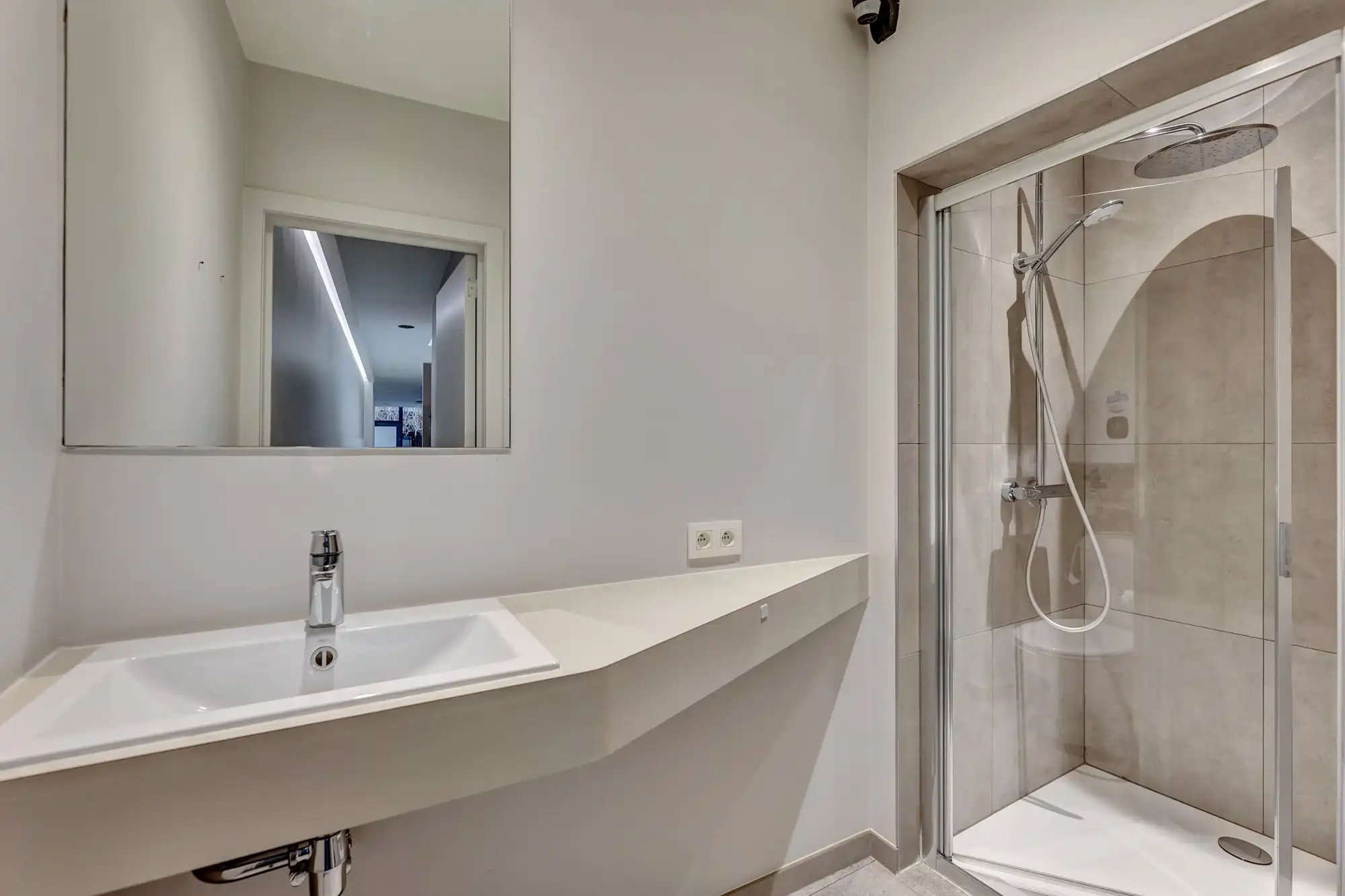 Uitzonderlijke eigendom met 2 handelspanden en appartement foto 28