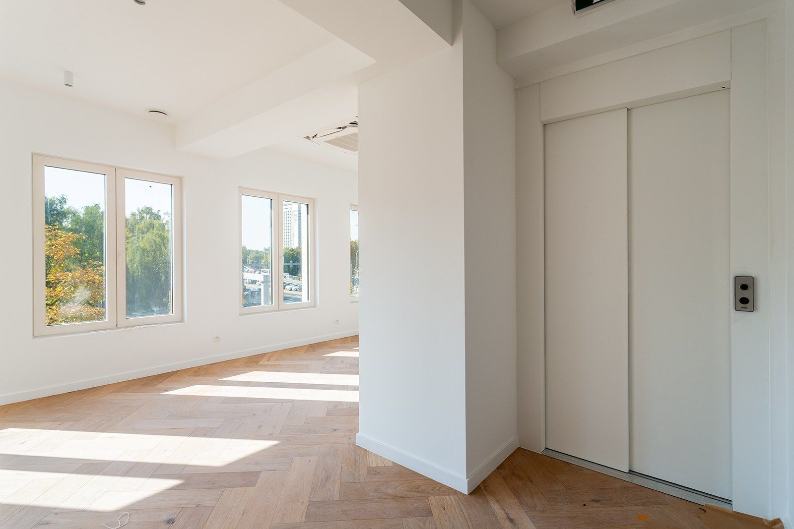 Architecturaal kantoorgebouw op absolute zicht locatie!  foto 14