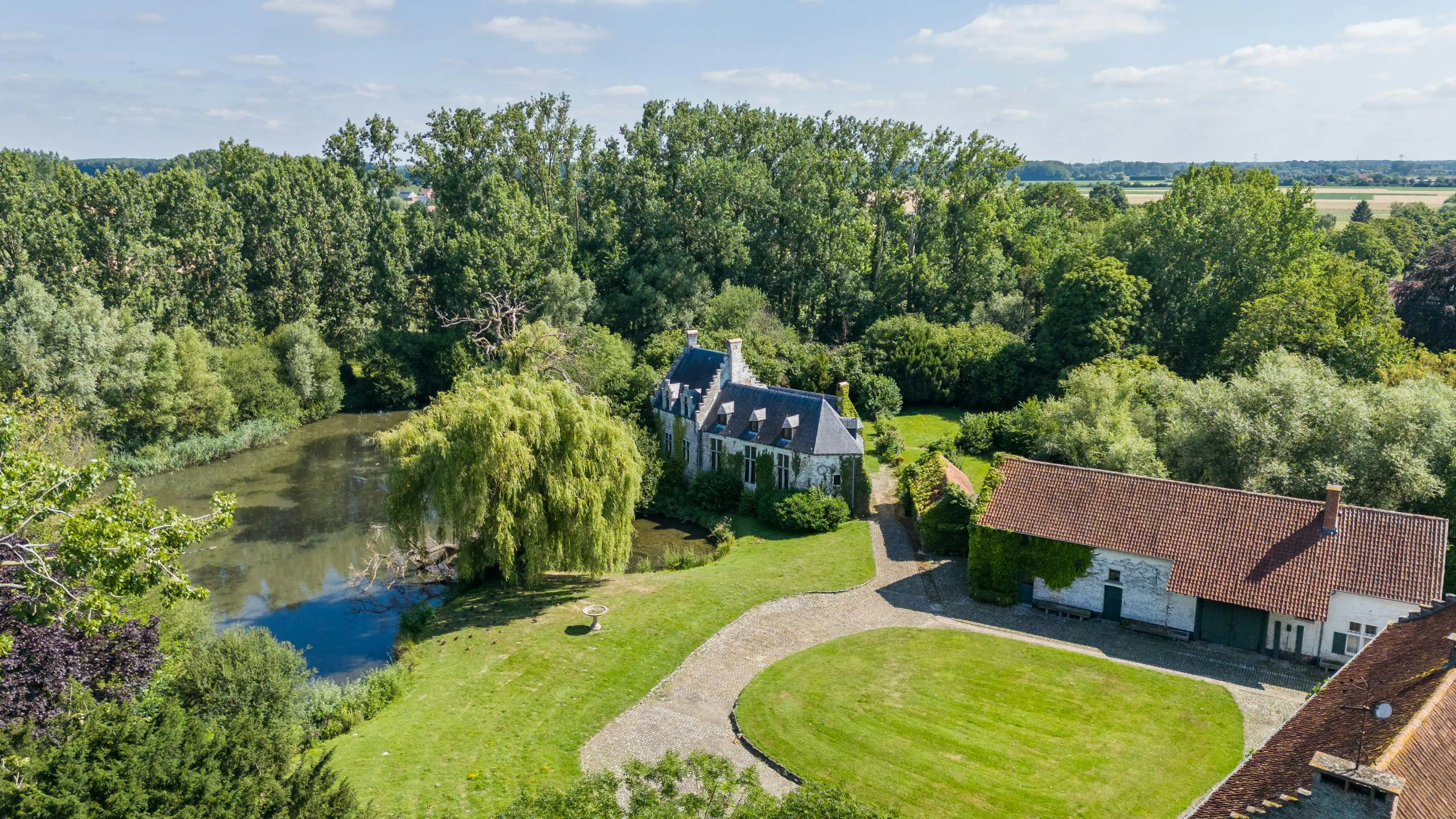 Historische kasteelhoeve en waterburcht te koop in Grimbergen  foto 11