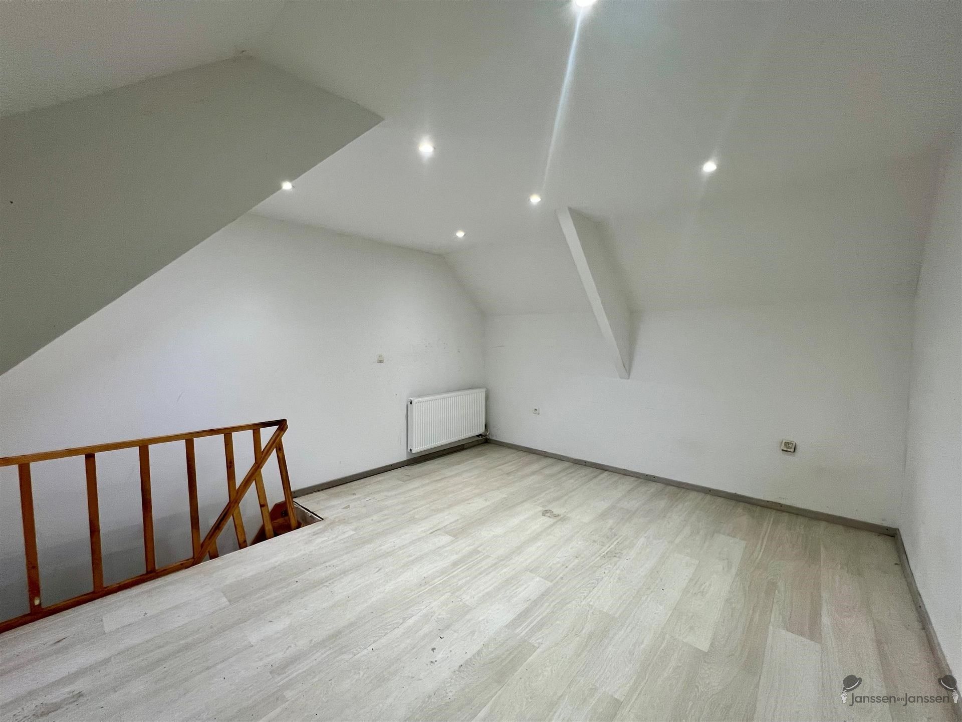 Te renoveren rijwoning met 1 slaapkamer foto 9