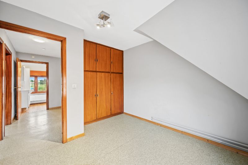 Open bebouwing met 4 slaapkamers. foto 16