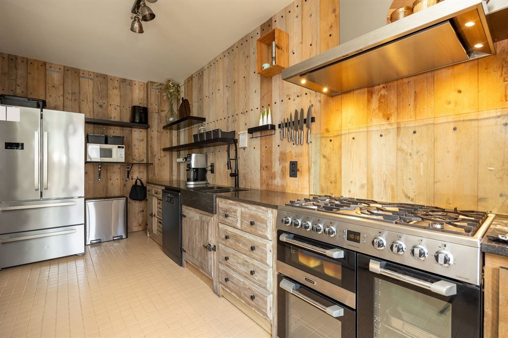 Instapklaar appartement met loftallures foto 3