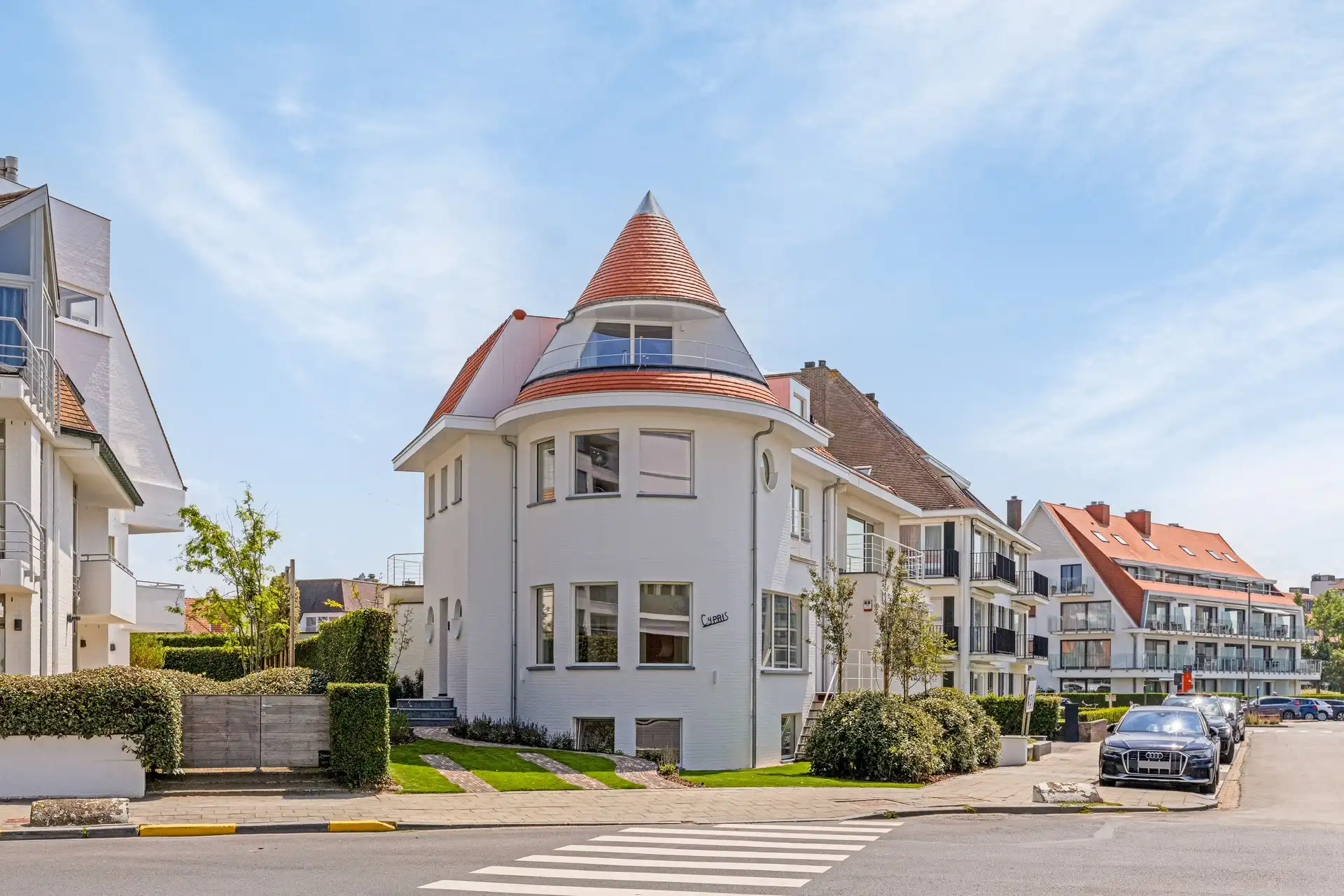 Exclusieve, volledig gerenoveerde hoekvilla met adembenemend zeezicht aan de Zeedijk. foto 3
