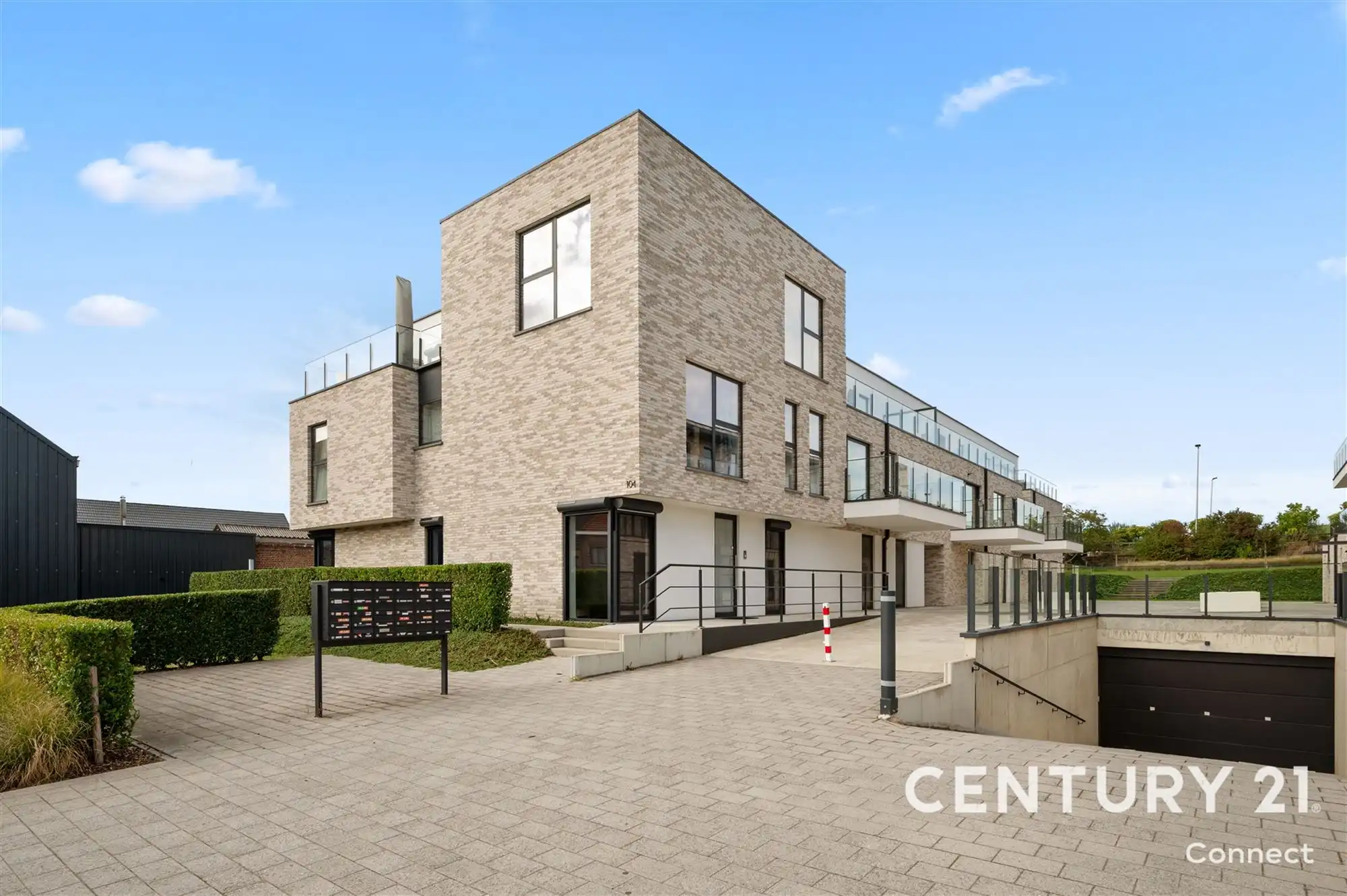 Gelijkvloers appartement met ruim terras. foto {{pictureIndex}}
