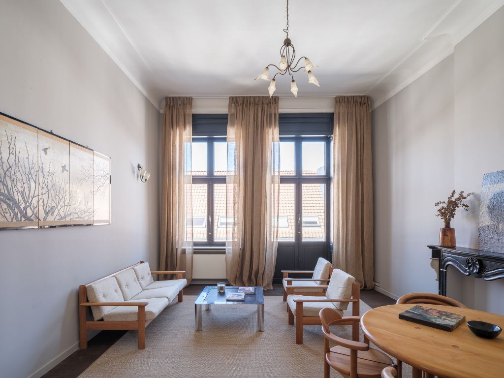 Omgeving Kouter – Grandeur, volume & toplocatie. Bijzonder ruim en karaktervol 3-slaapkamer appartement in het hart van Gent. foto 3