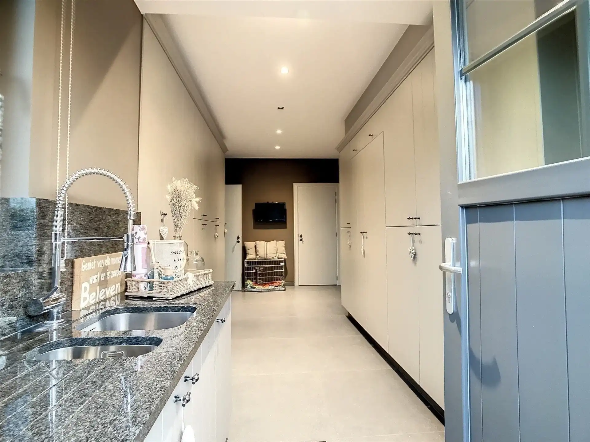Hoogwaardig afgewerkte pastorijwoning met 6 paardenstallen  op 2563m² (optie extra grond) foto 18