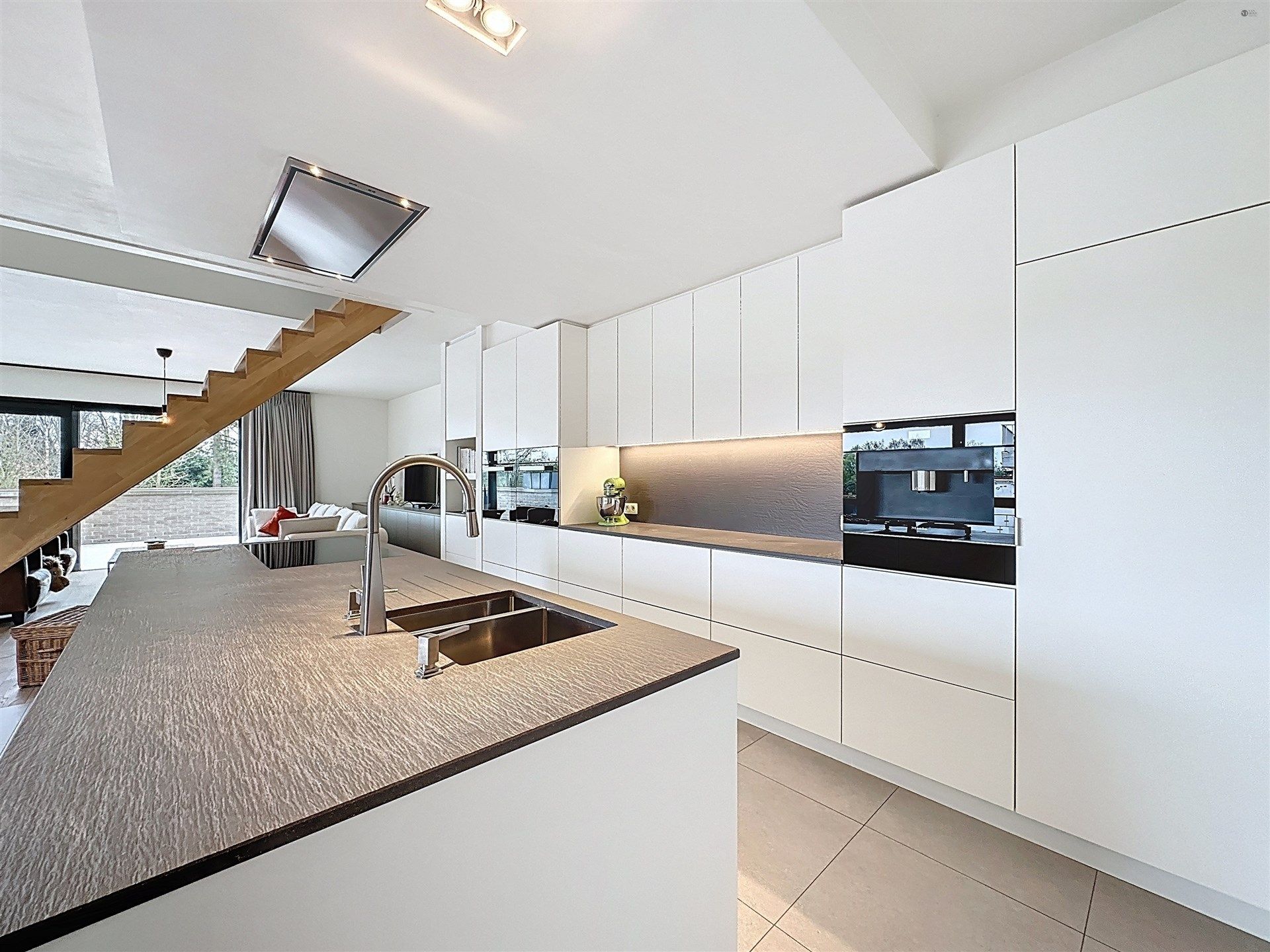 Prachtig duplex appartement (207m²) met 3 slaapkamers, 2 badkamers en zuid-gericht terras.  foto 3