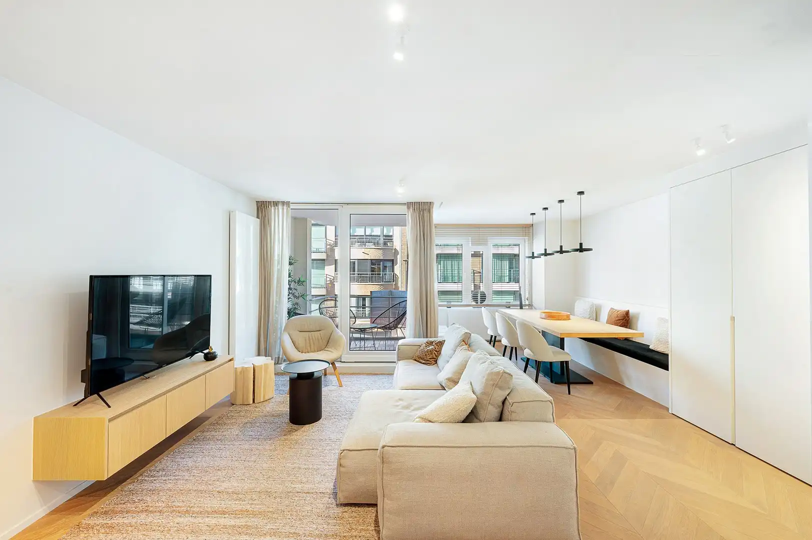 Instapklaar appartement gelegen op een centrale ligging te Knokke, vlakbij de winkels en de zee foto 2