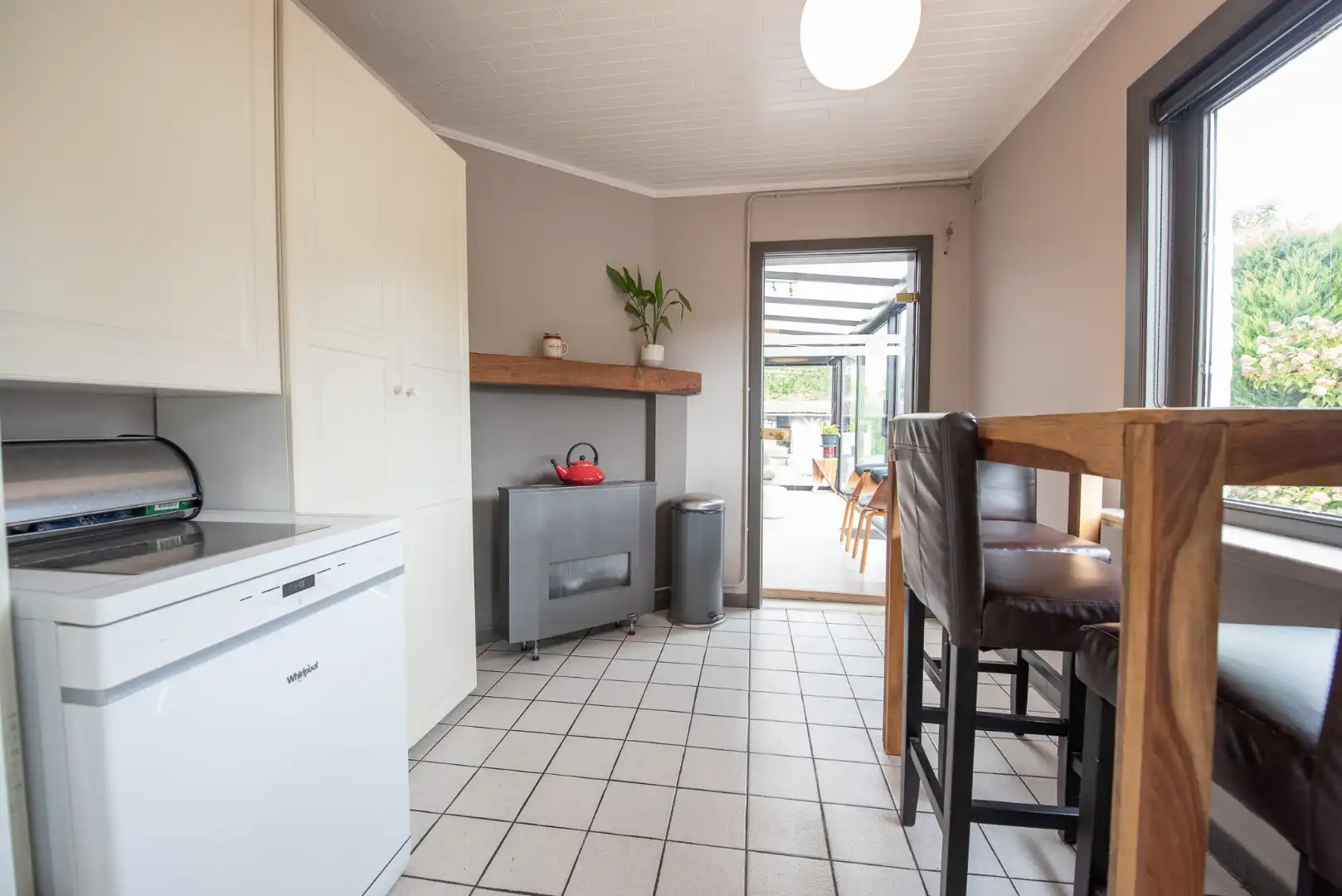 Halfopen bebouwing met 2 slaapkamers op groot perceel van 1305 m² foto 8