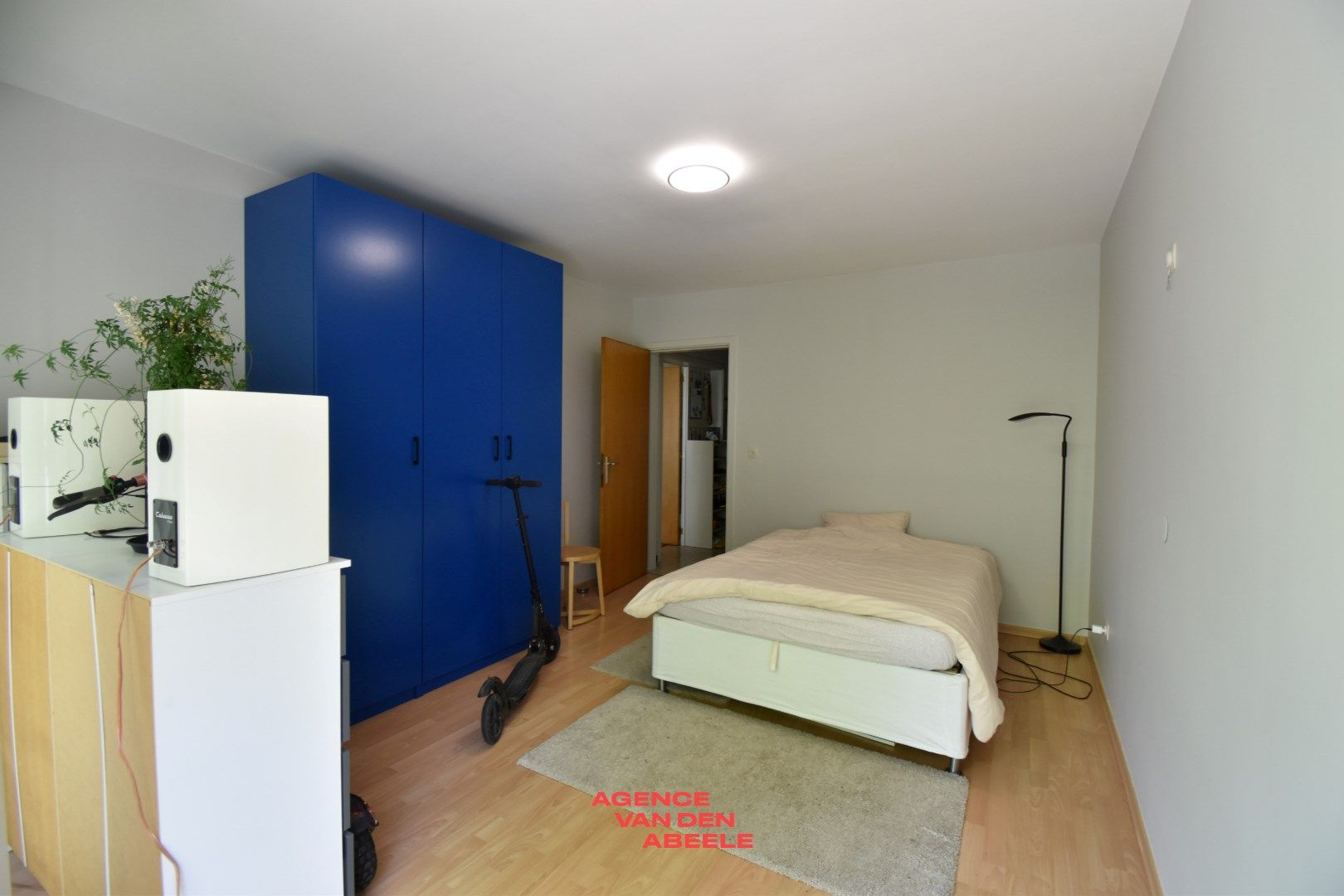 Ruim woonappartement met 1 slaapkamer en grote garage  foto 5
