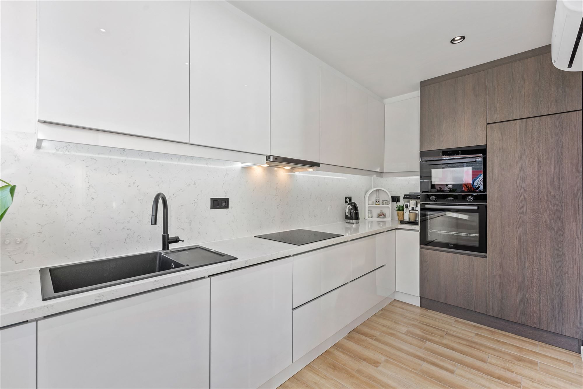 RECENT GERENOVEERD APPARTEMENT MET 2 SLAAPKAMERS IN CENTRUM BERINGEN MET PARKEERPLAATS foto 8