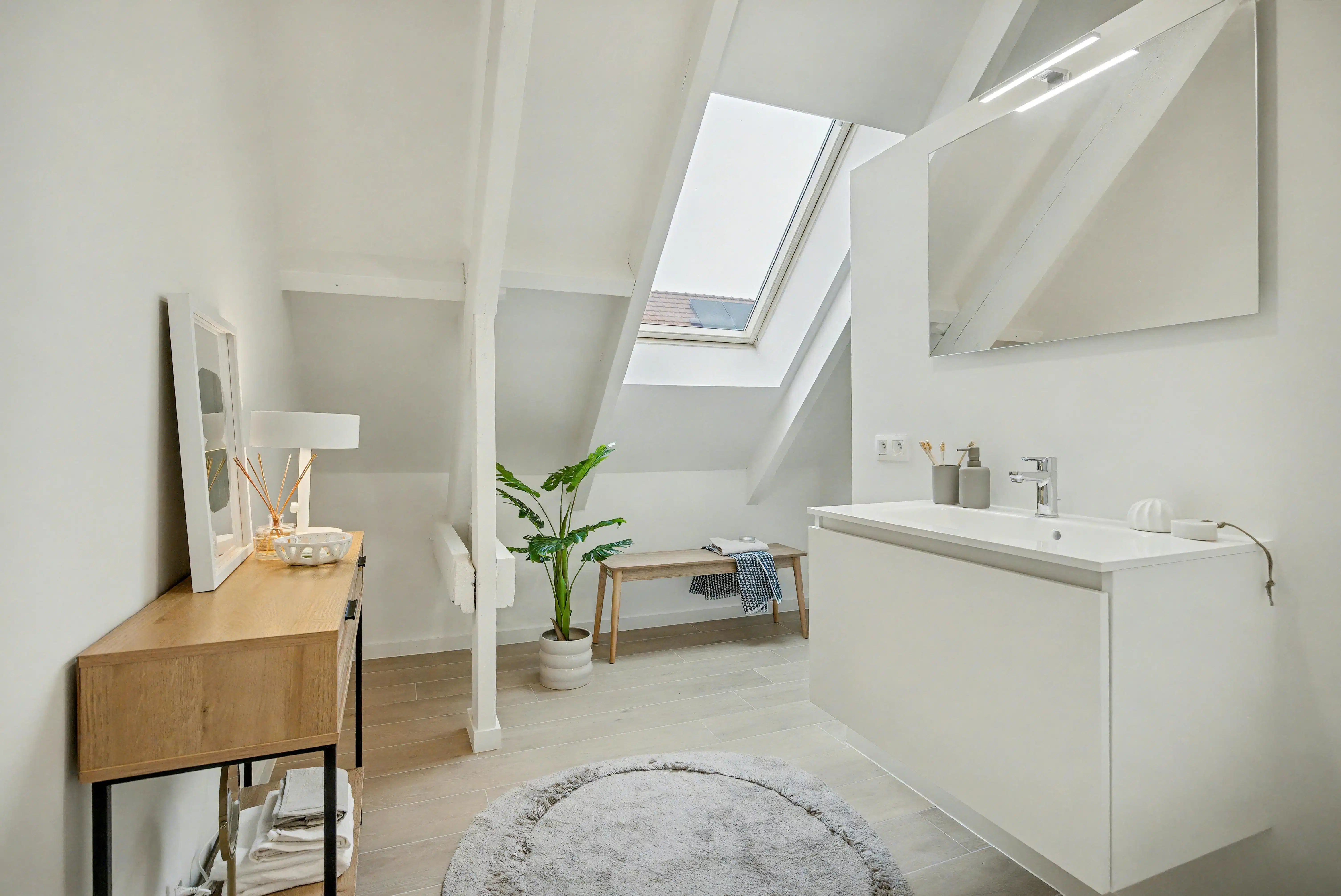 Unieke woning met 3 slaapkamers en twee badkamers foto 8