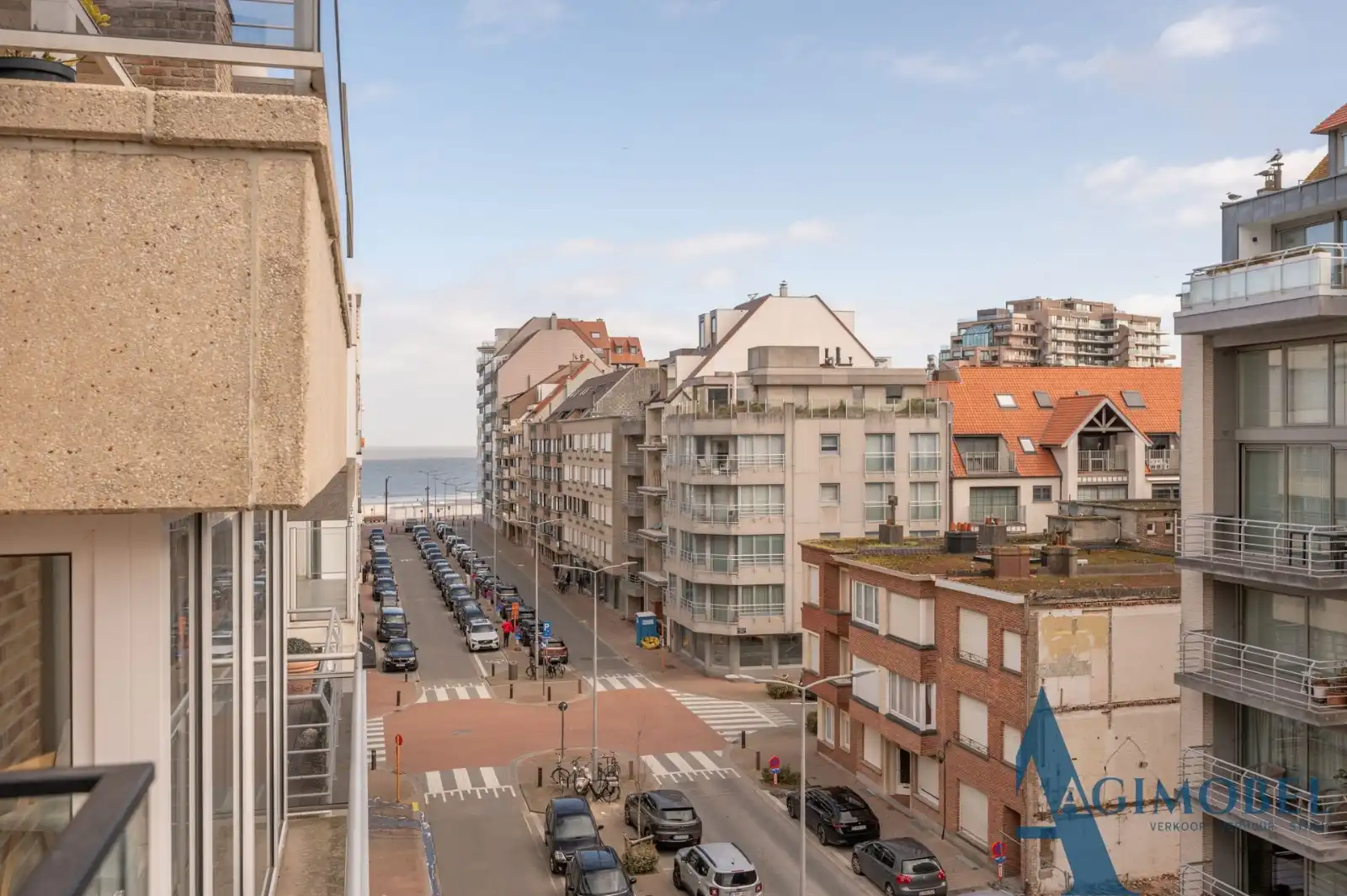 Luxe tweeslaapkamer appartement met licht, ruimte en een vleugje zeezicht op een toplocatie in Knokke. foto 4