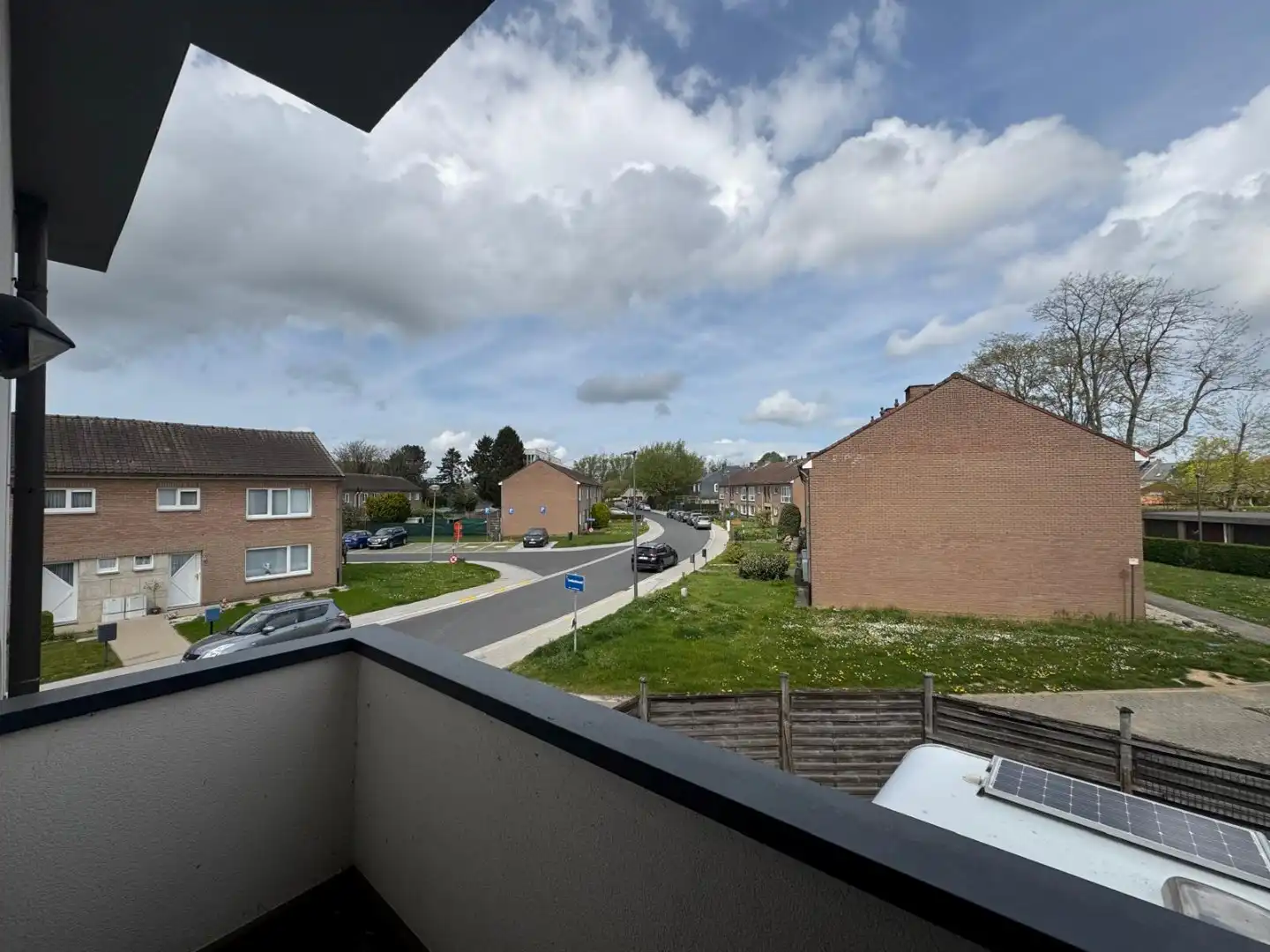 TE HUUR - Op zoek naar een ruim appartement in hartje Merchtem? Welkom Home! foto 4