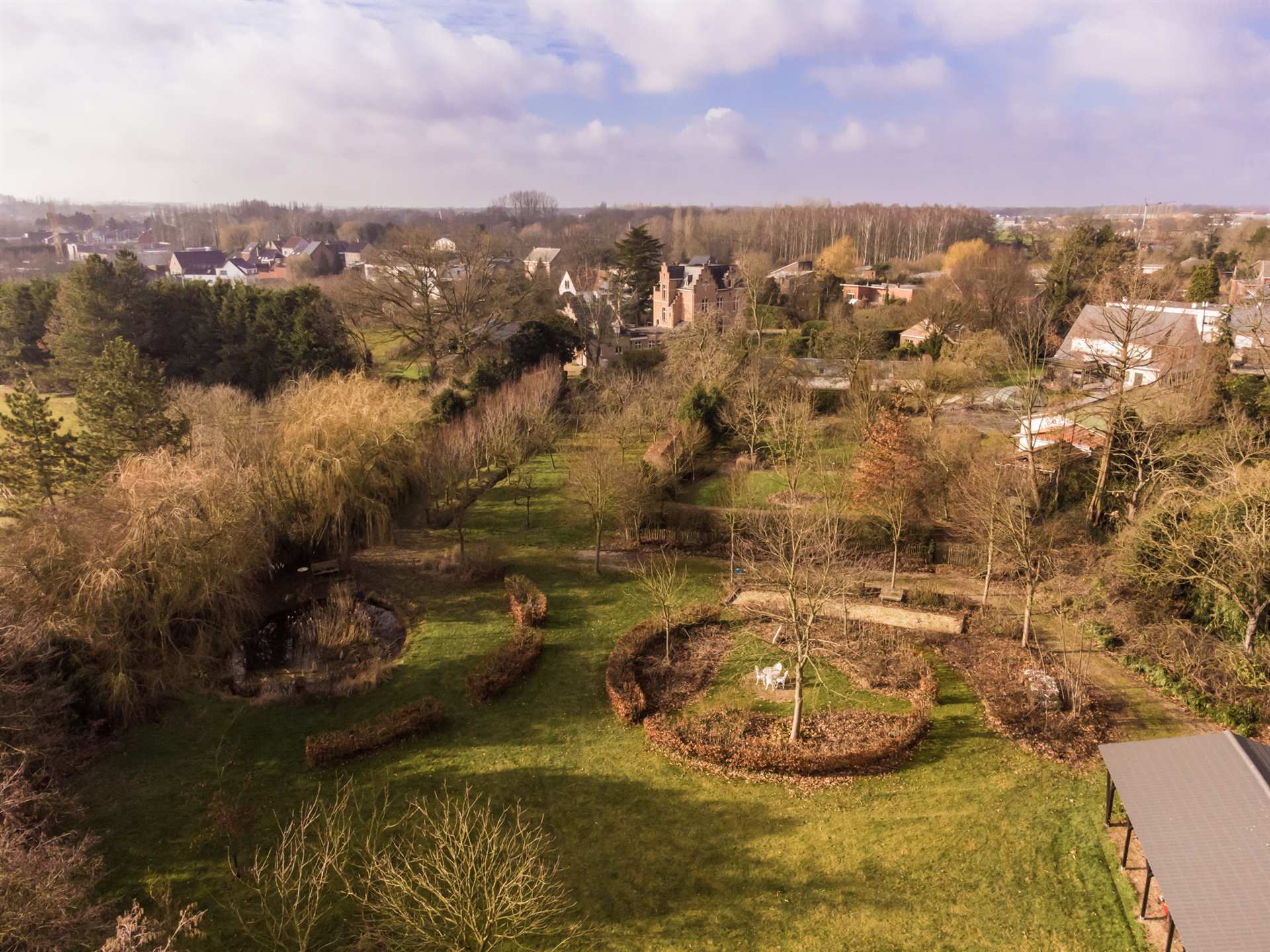 Uitzonderlijke kasteelvilla met siertuin en boomgaard foto 32