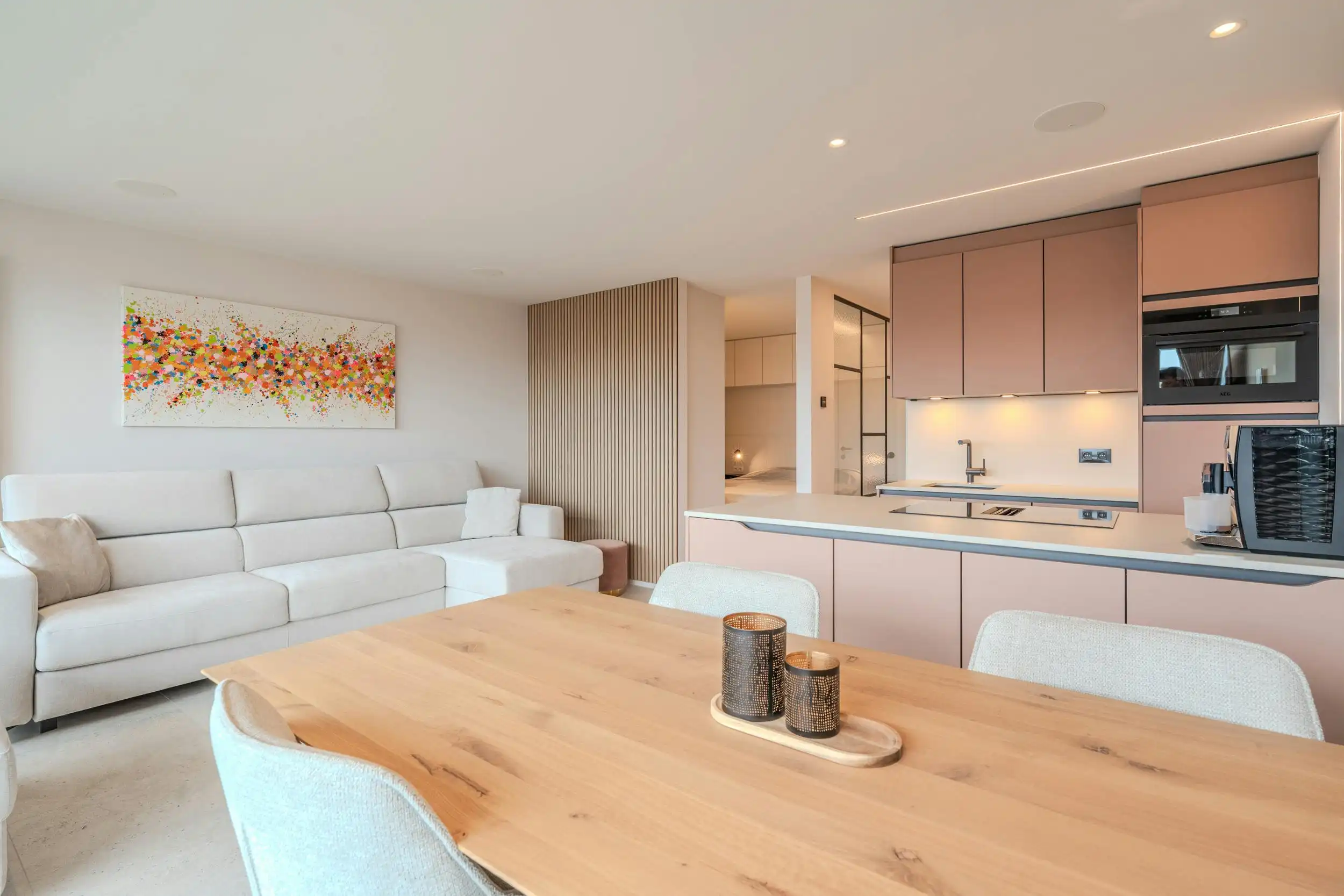 Prachtig gerenoveerde studio met aparte slaapruimte en terras foto 8